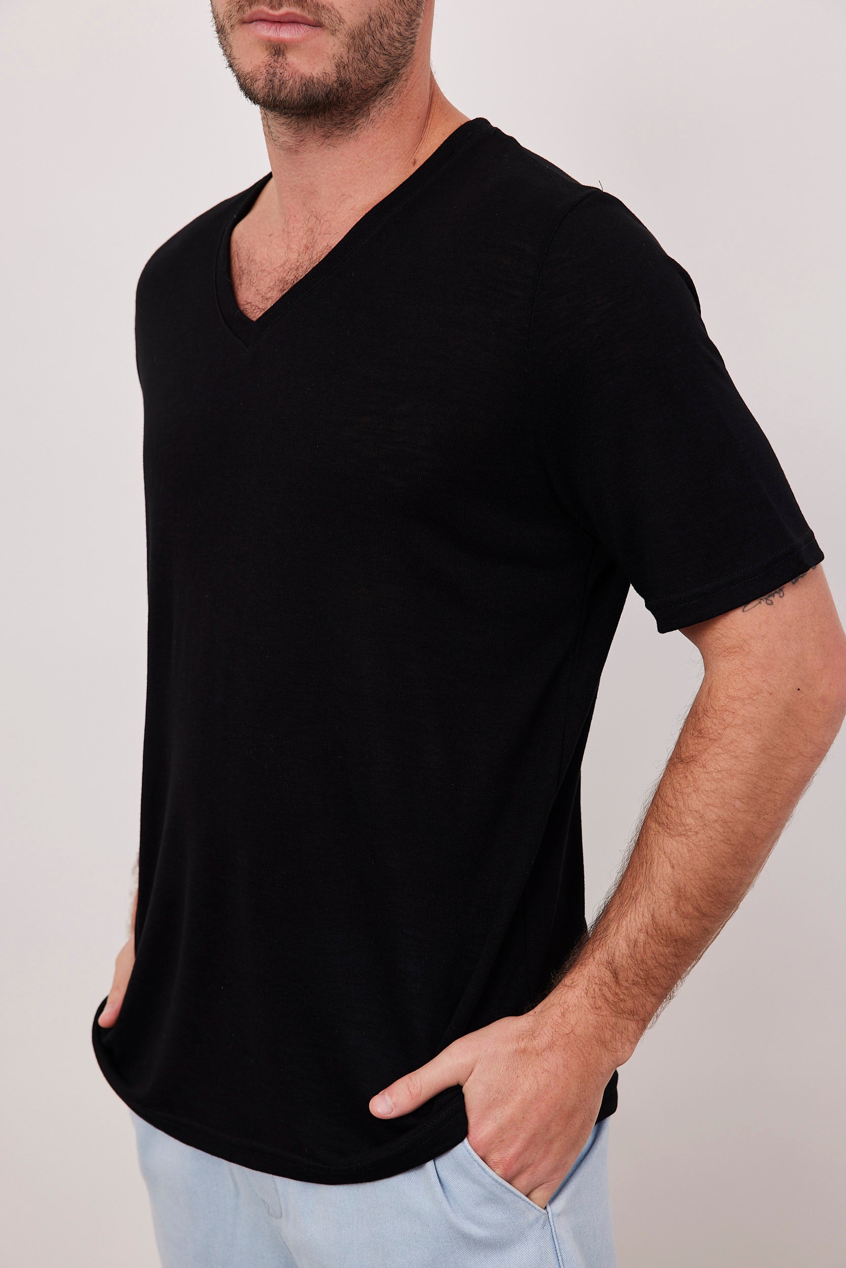 חולצת וי מראה פשתן