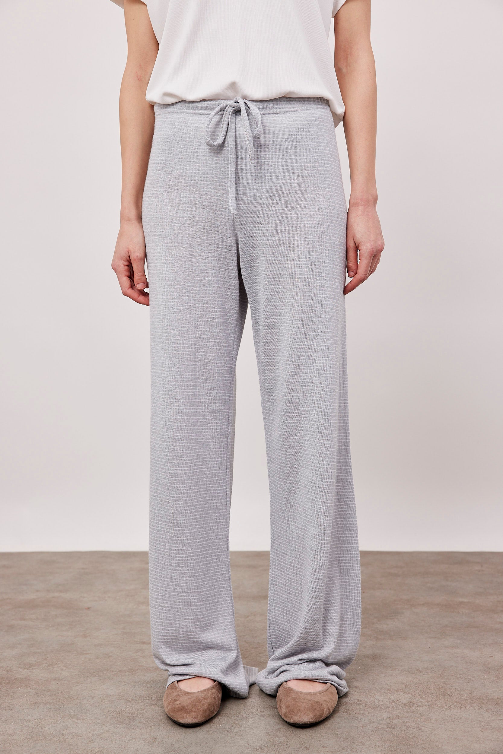 מכנסיים במראה פשתן בהדפס פסים