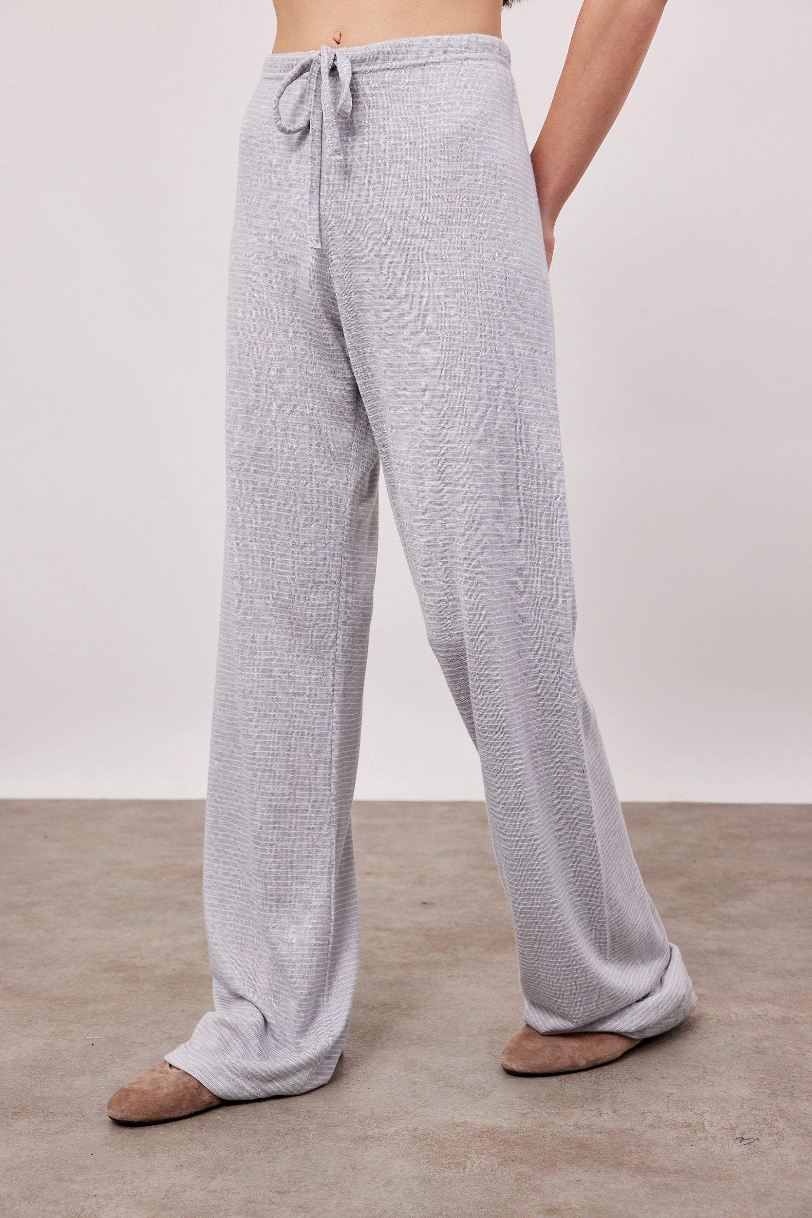 מכנסיים במראה פשתן בהדפס פסים