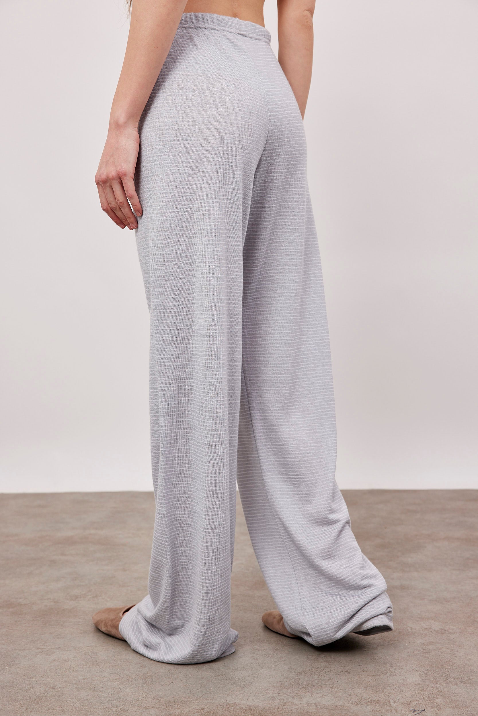 מכנסיים במראה פשתן בהדפס פסים