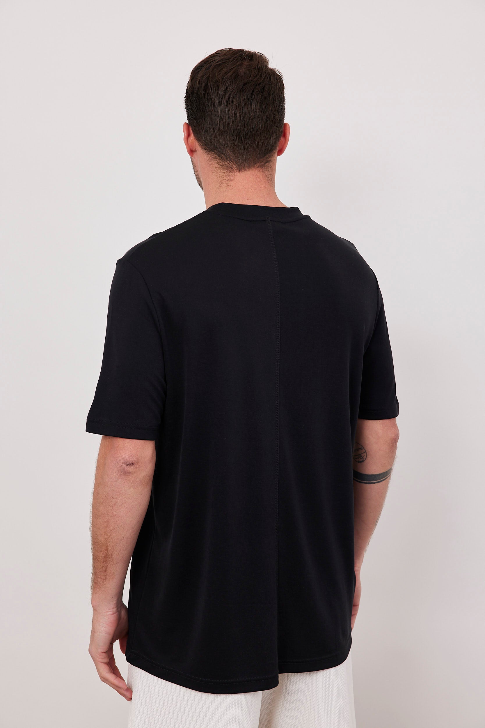 טי שירט מודל