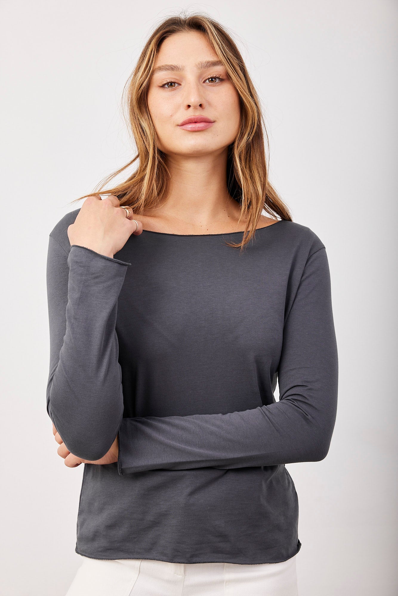 חולצה ארוכה בסיומת פרומה - ITAY BRANDS