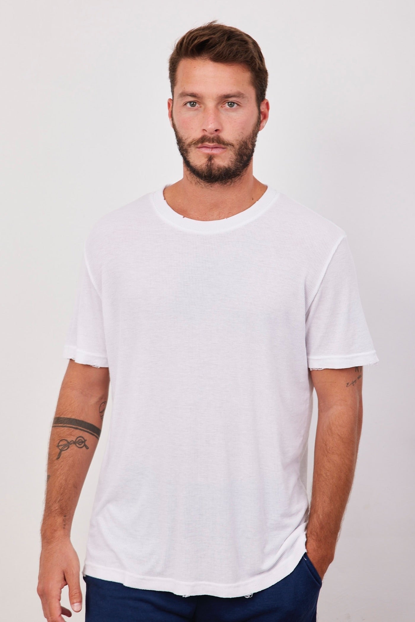 טישרט מבד רך בסיומת קרעים - ITAY BRANDS