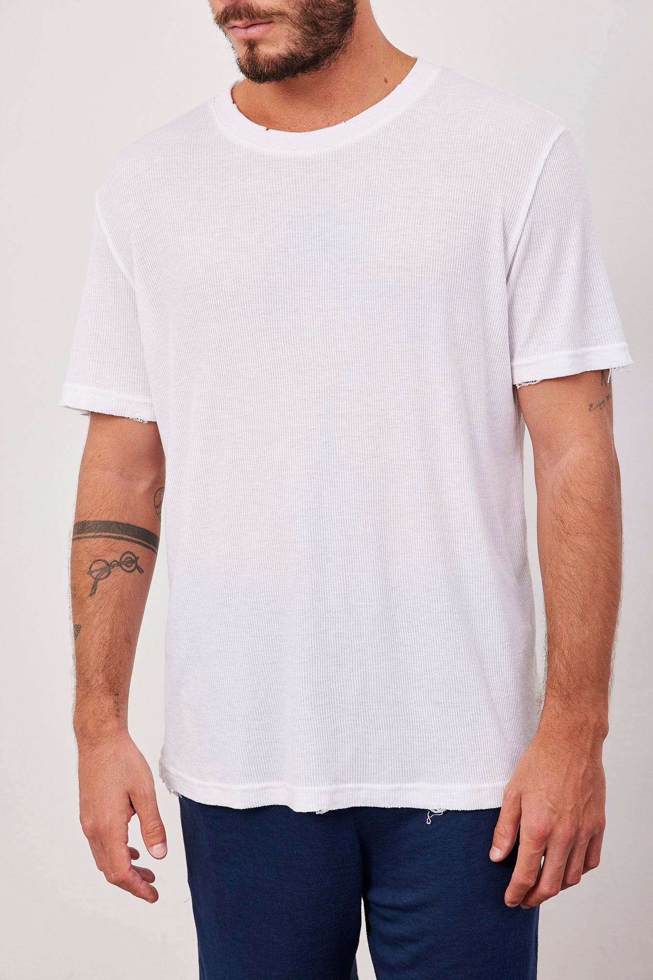 טישרט מבד רך בסיומת קרעים - ITAY BRANDS