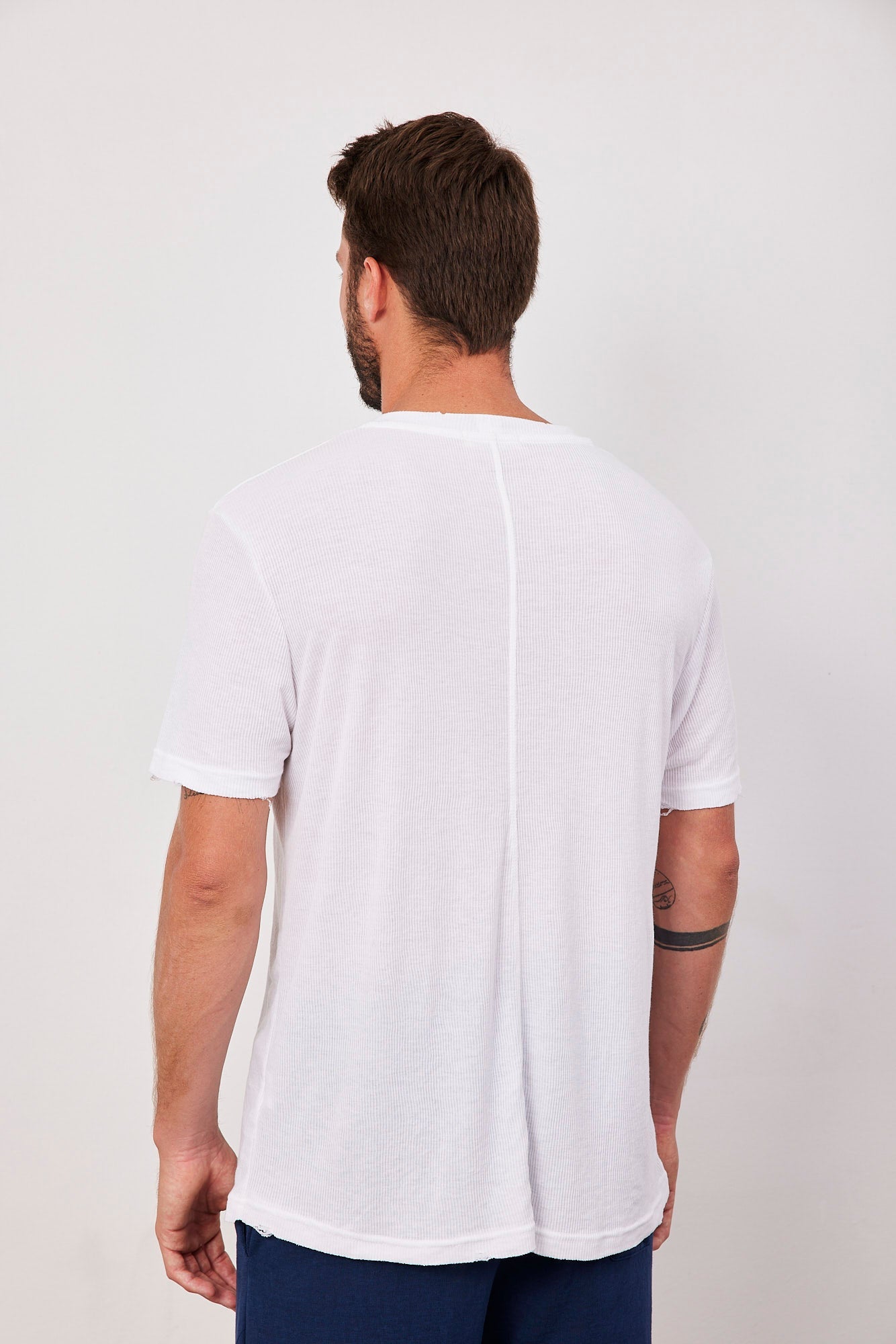 טישרט מבד רך בסיומת קרעים - ITAY BRANDS