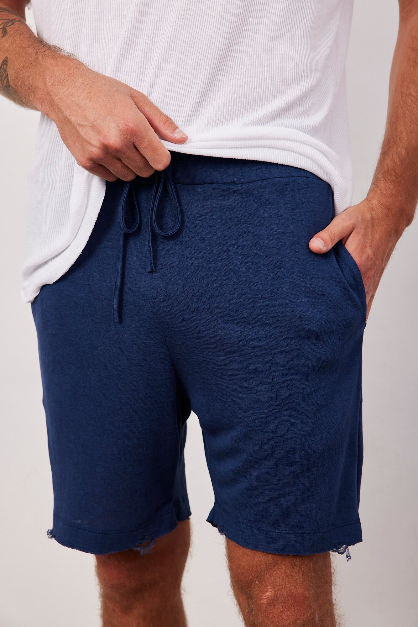 מכנסי ברמודה בשילוב קרעים - ITAY BRANDS