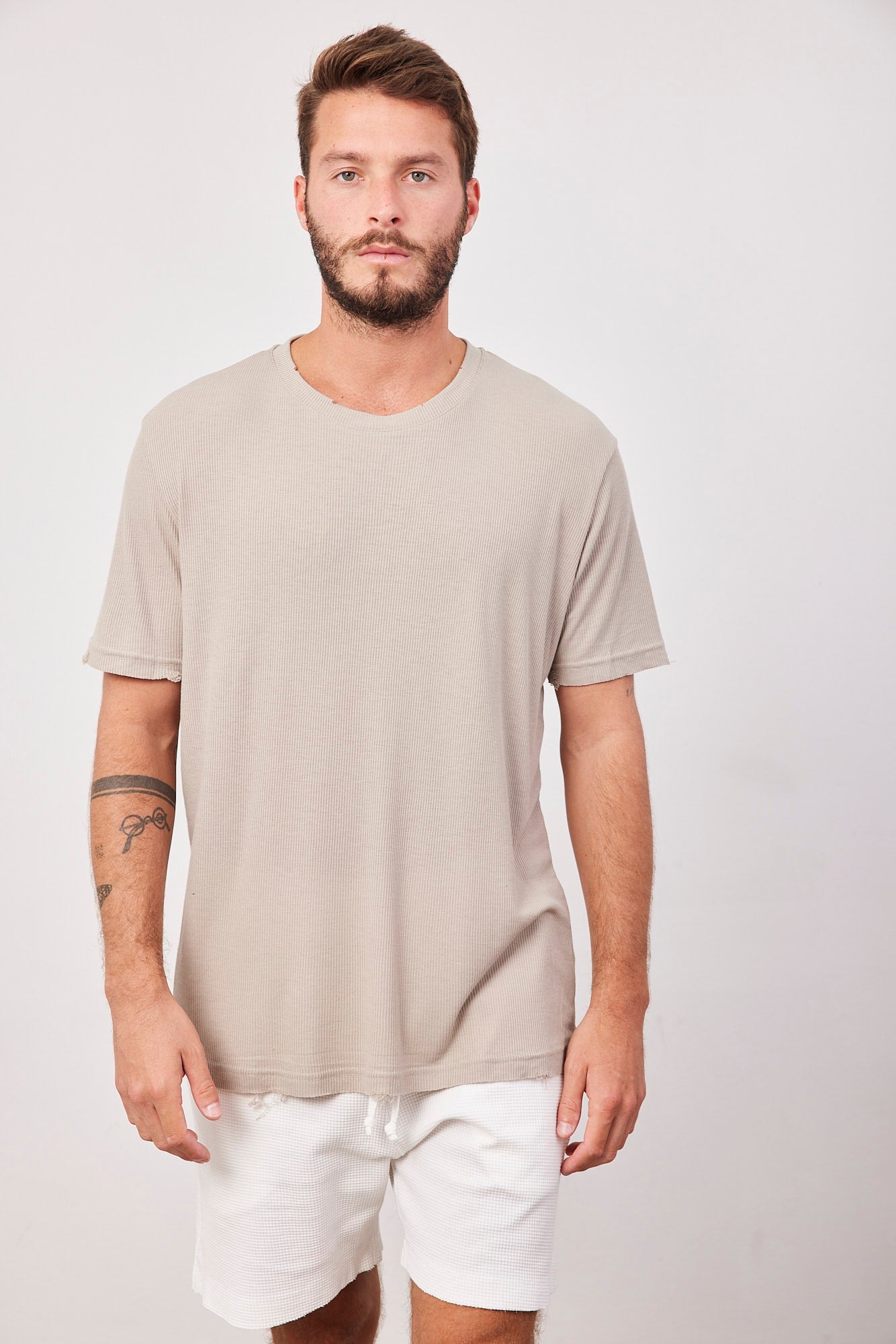 טישרט מבד רך בסיומת קרעים - ITAY BRANDS