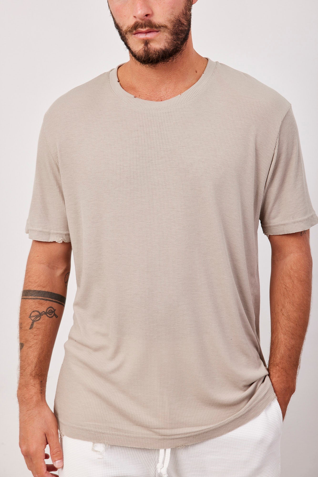 טישרט מבד רך בסיומת קרעים - ITAY BRANDS