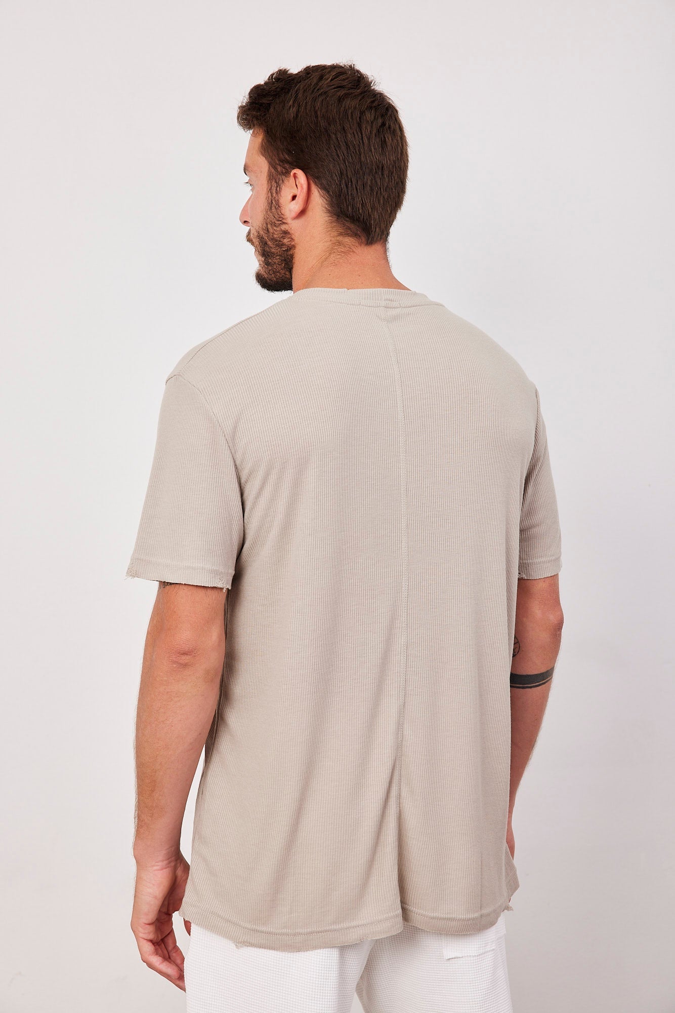 טישרט מבד רך בסיומת קרעים - ITAY BRANDS