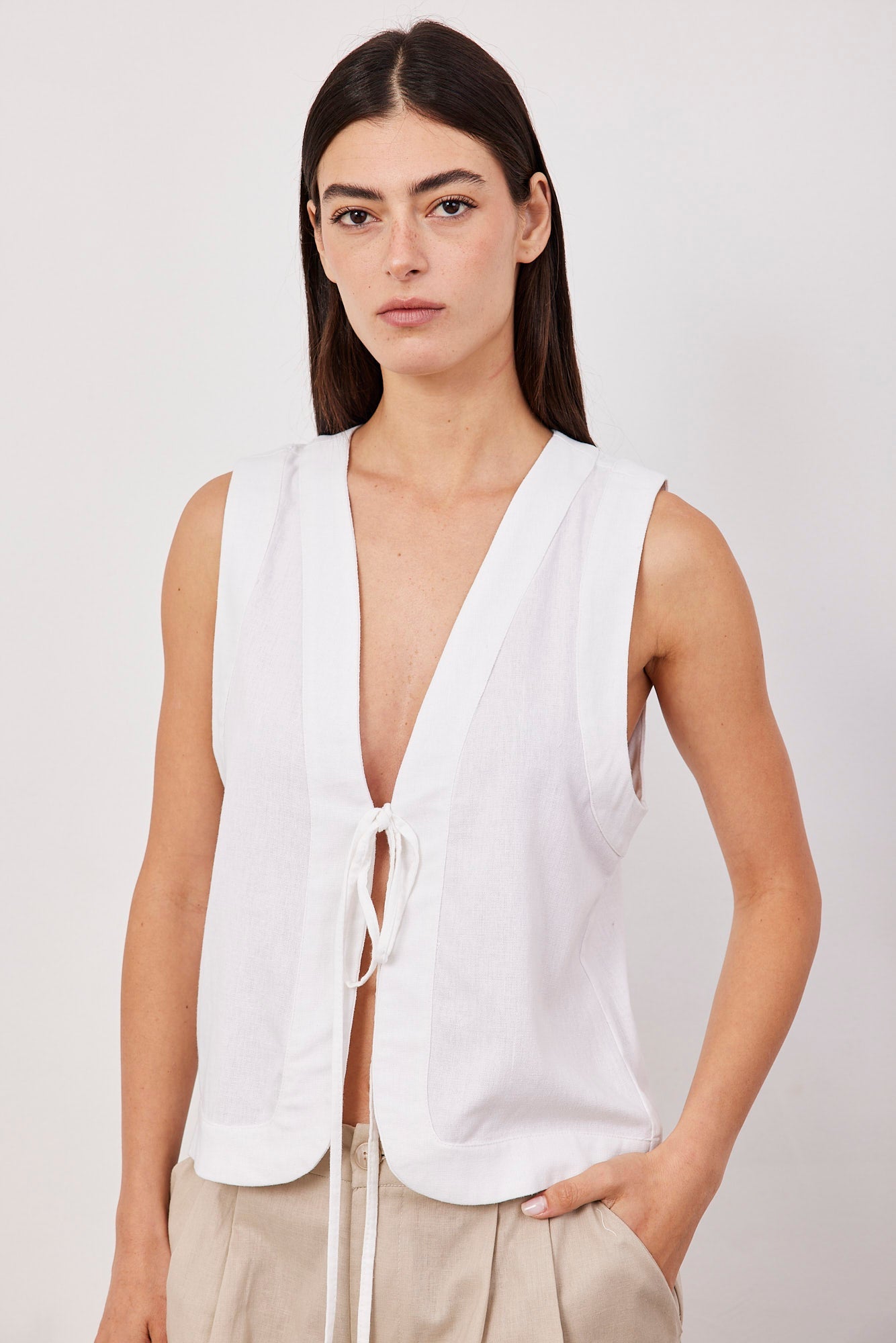 וסט בשילוב פשתן עם קשירה - ITAY BRANDS