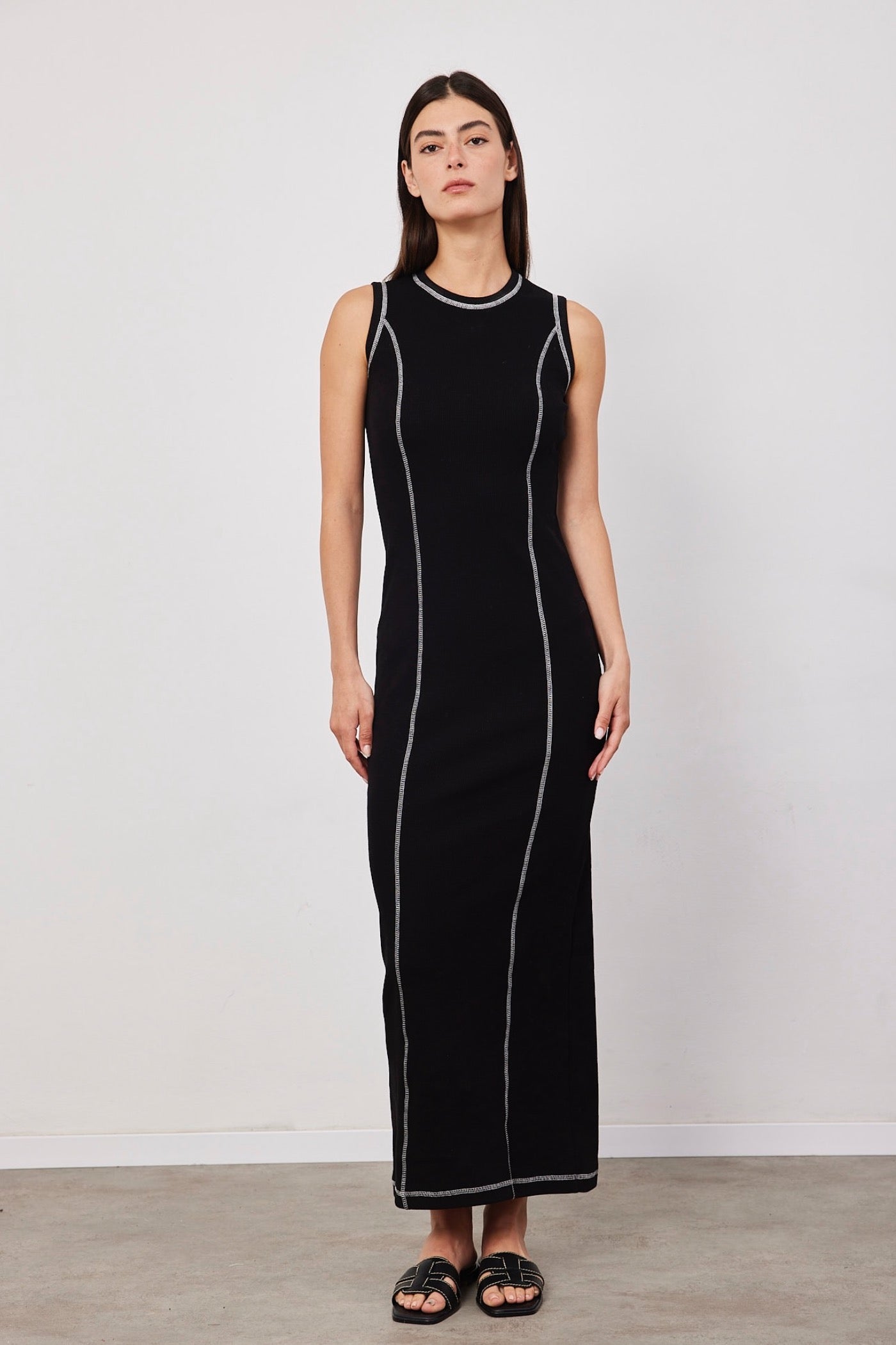 שמלת מקסי עם תיפורים - ITAY BRANDS