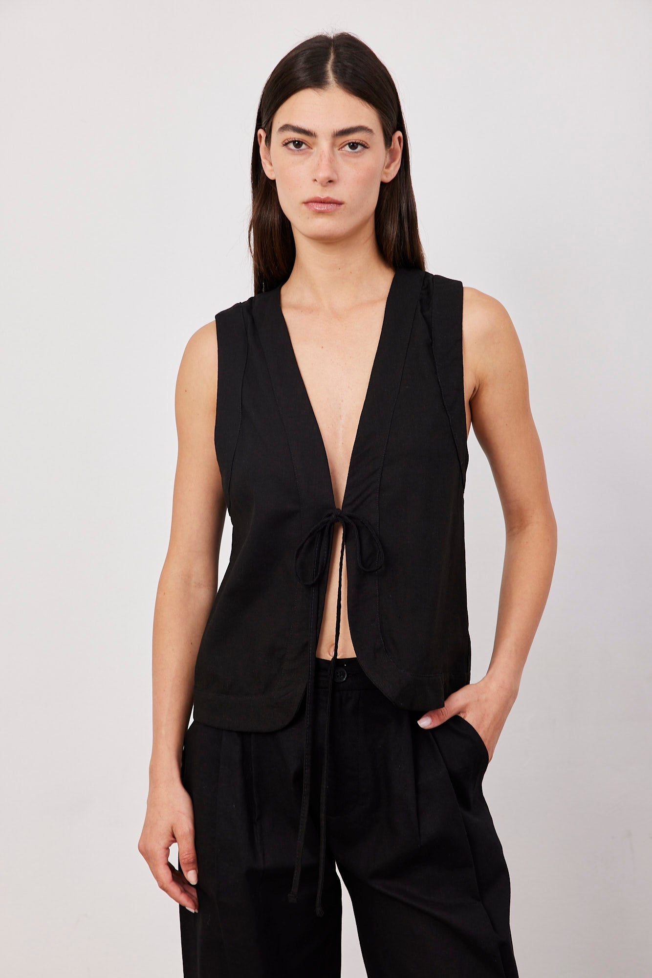 וסט בשילוב פשתן עם קשירה - ITAY BRANDS