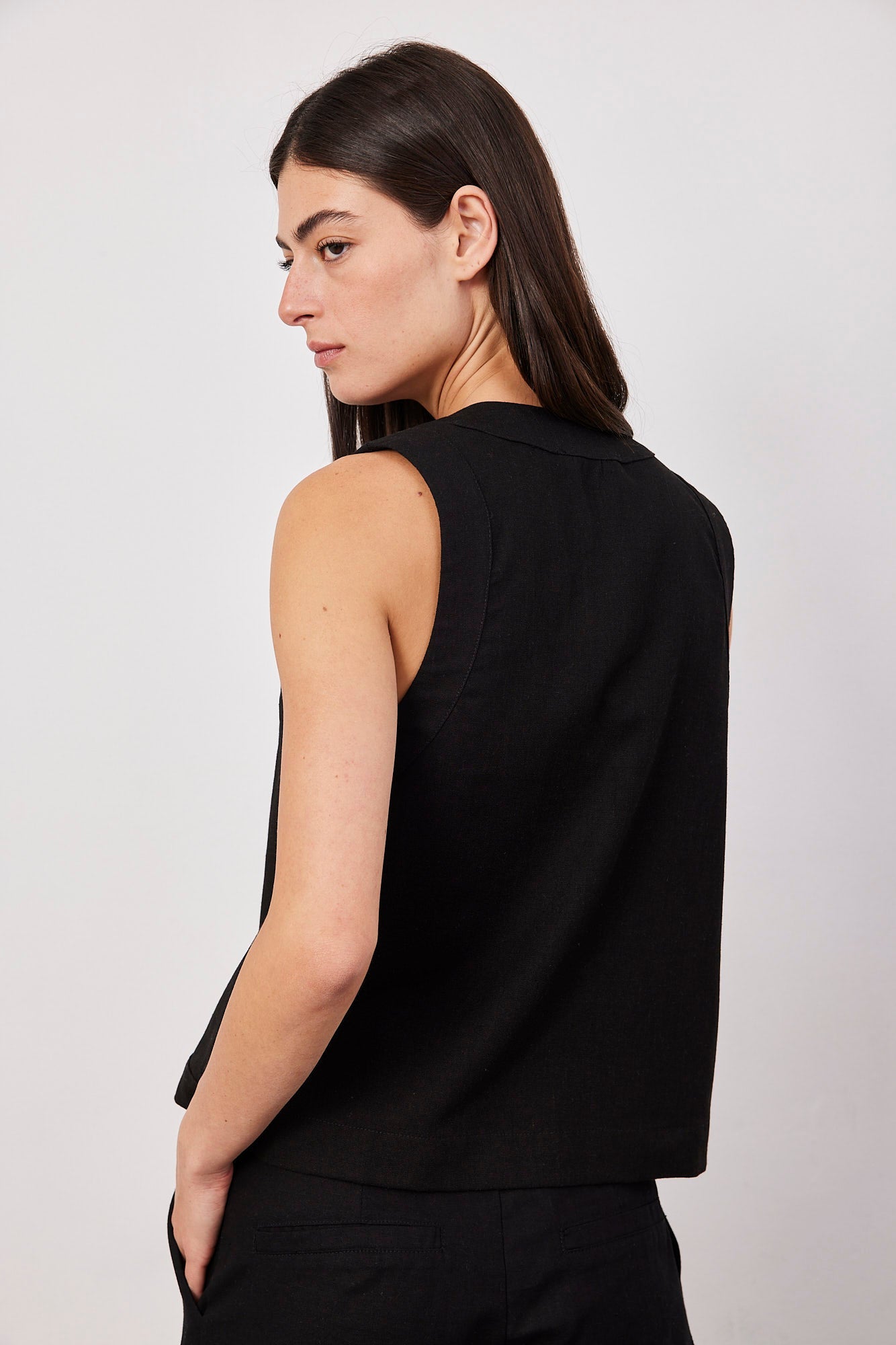 וסט בשילוב פשתן עם קשירה - ITAY BRANDS