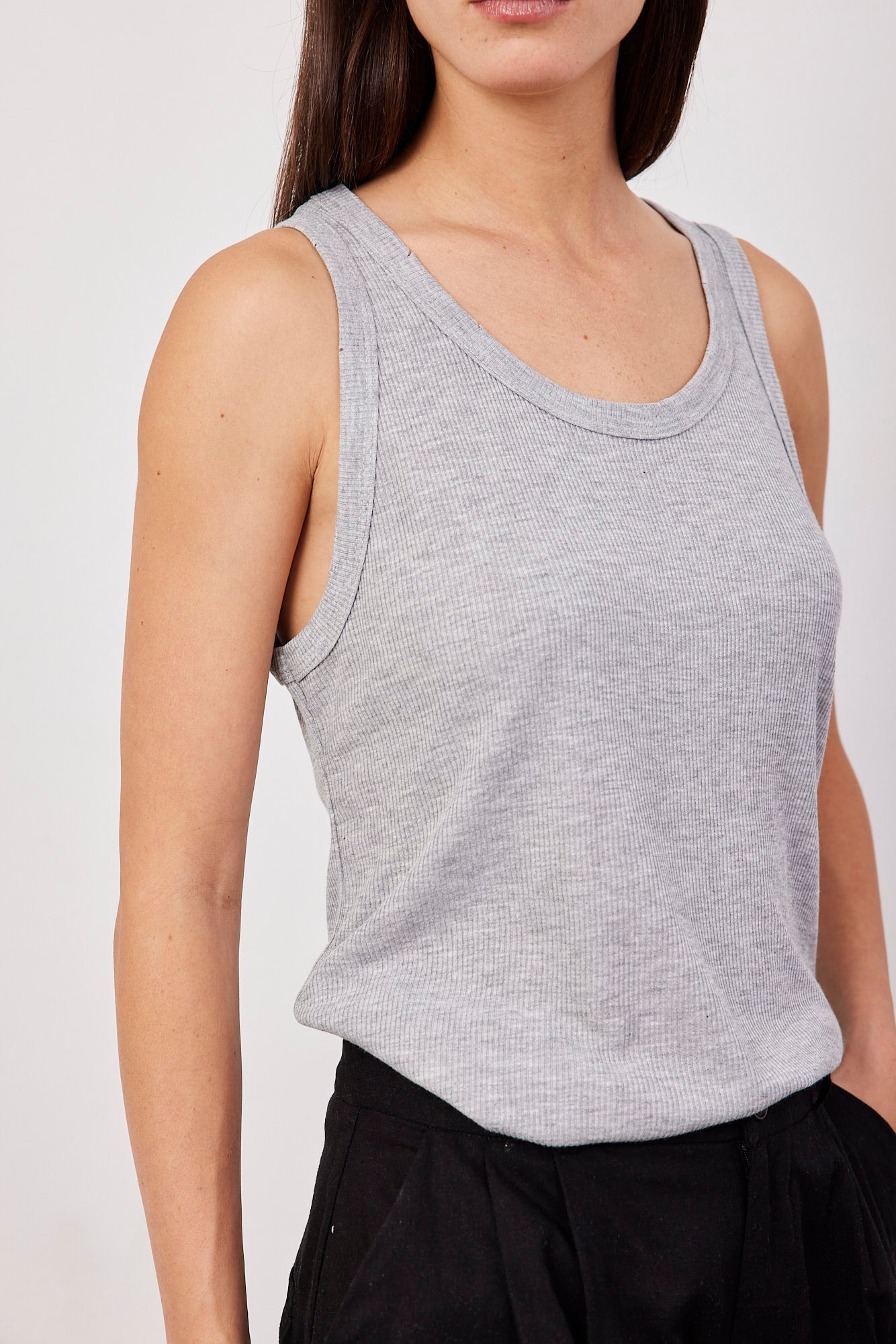 גופיה מבד רך בשילוב קרעים - ITAY BRANDS