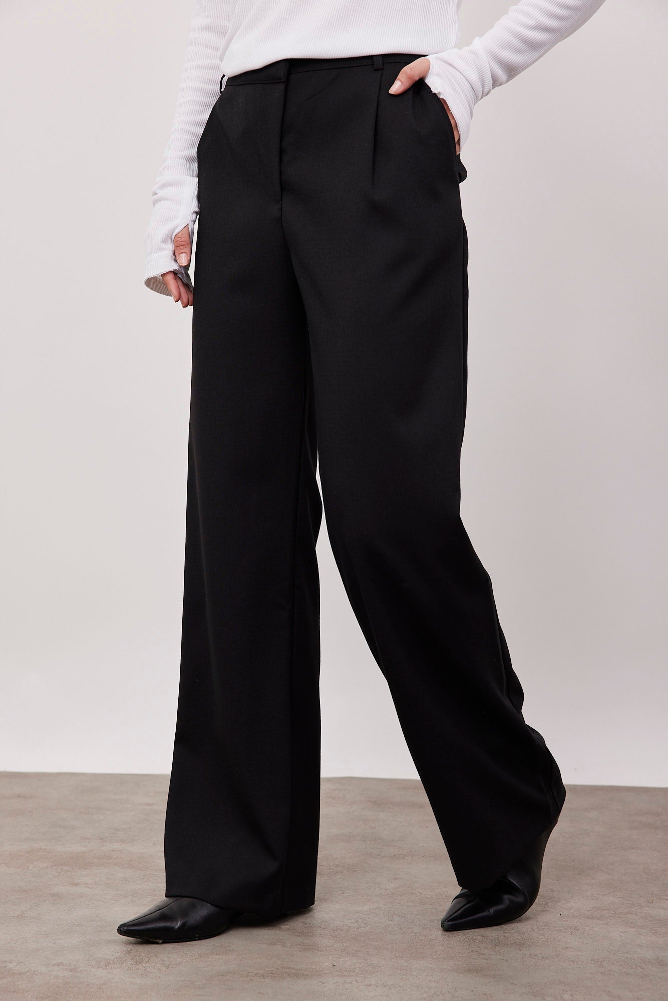 מכנסיים מחוייטים בגזרה מתרחבת - ITAY BRANDS