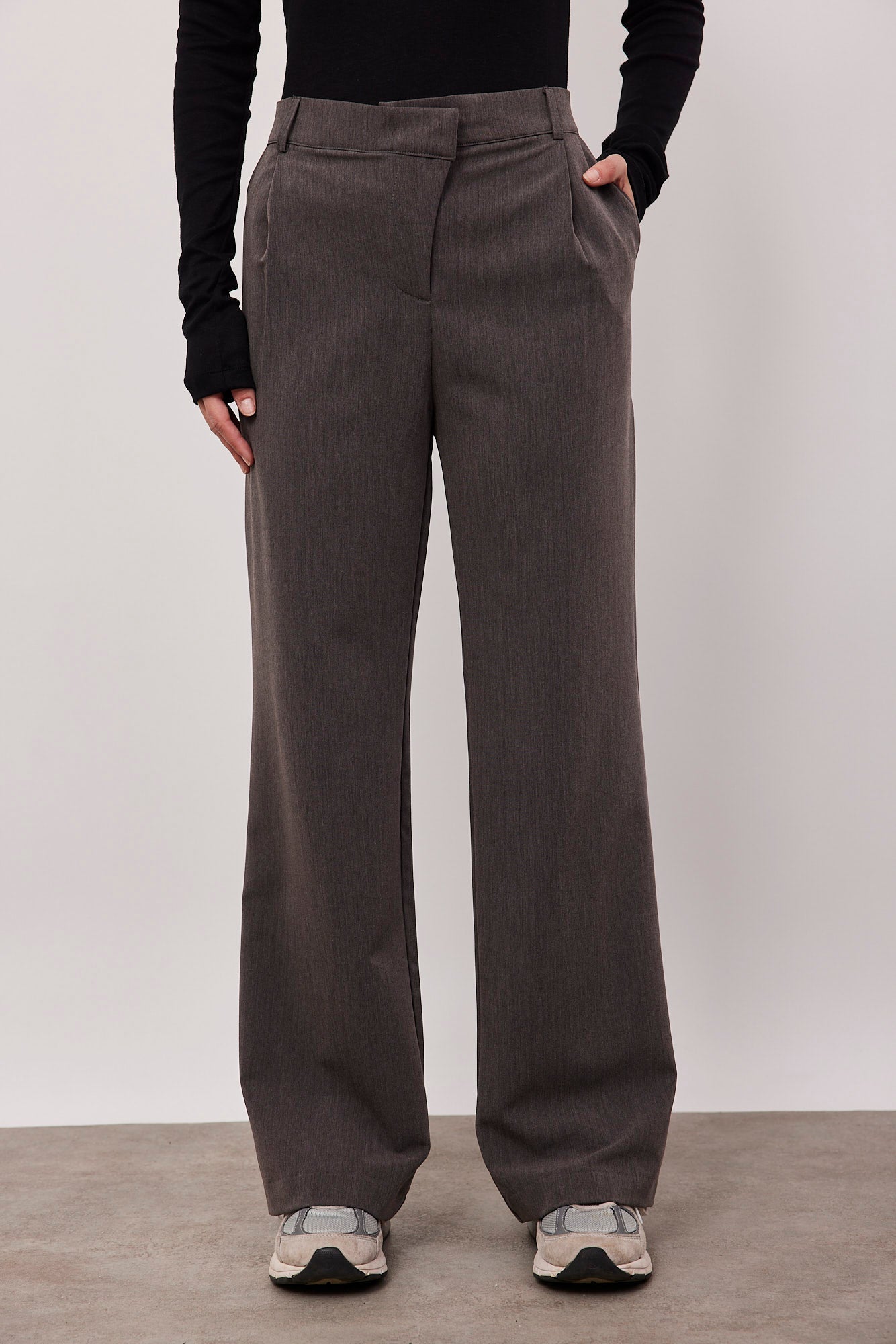 מכנסיים מחוייטים בגזרה מתרחבת - ITAY BRANDS