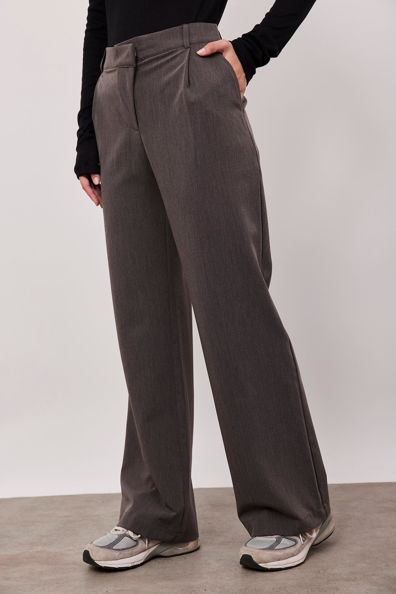 מכנסיים מחוייטים בגזרה מתרחבת - ITAY BRANDS