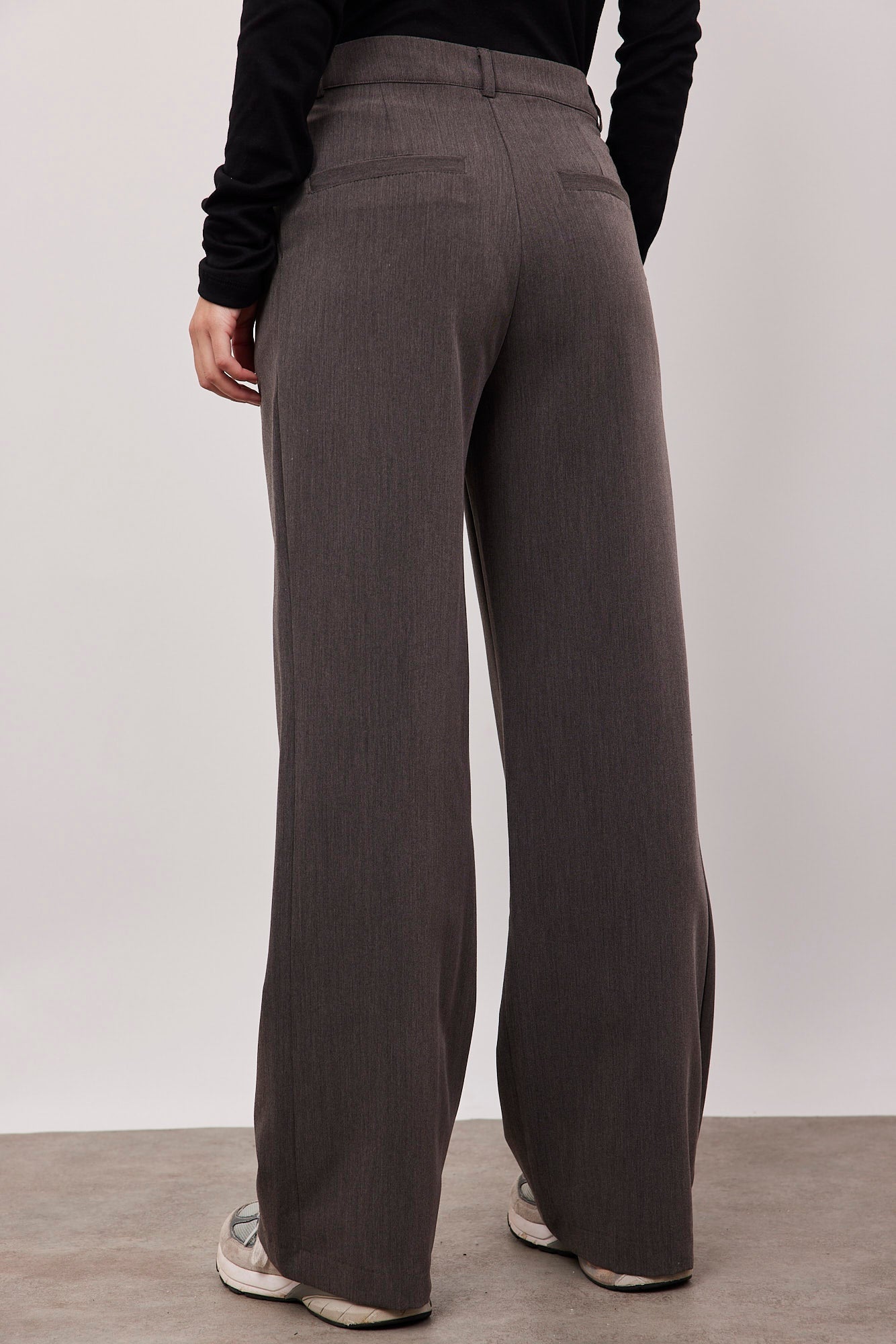 מכנסיים מחוייטים בגזרה מתרחבת - ITAY BRANDS