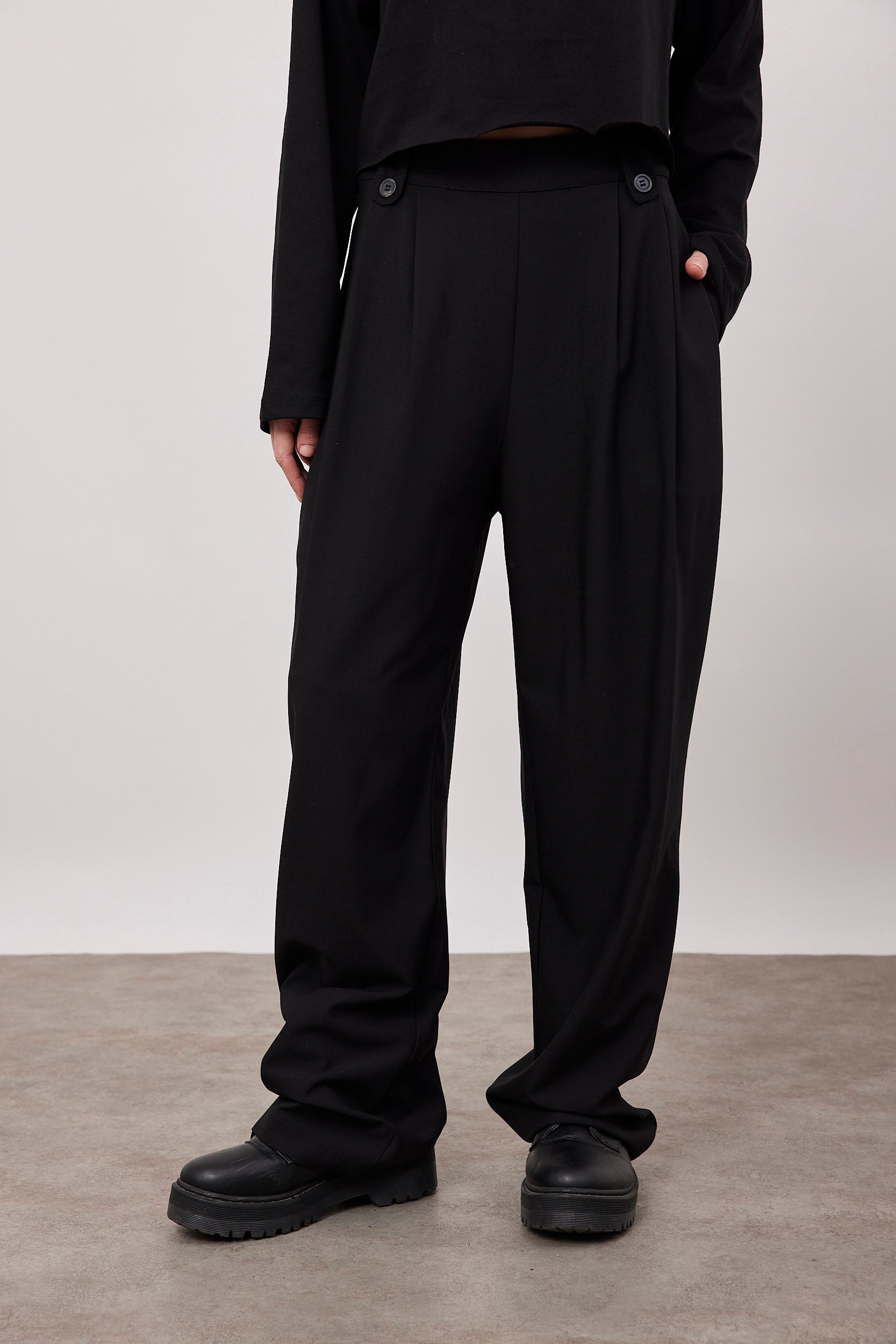 מכנסיים מחויטים מתרחבים