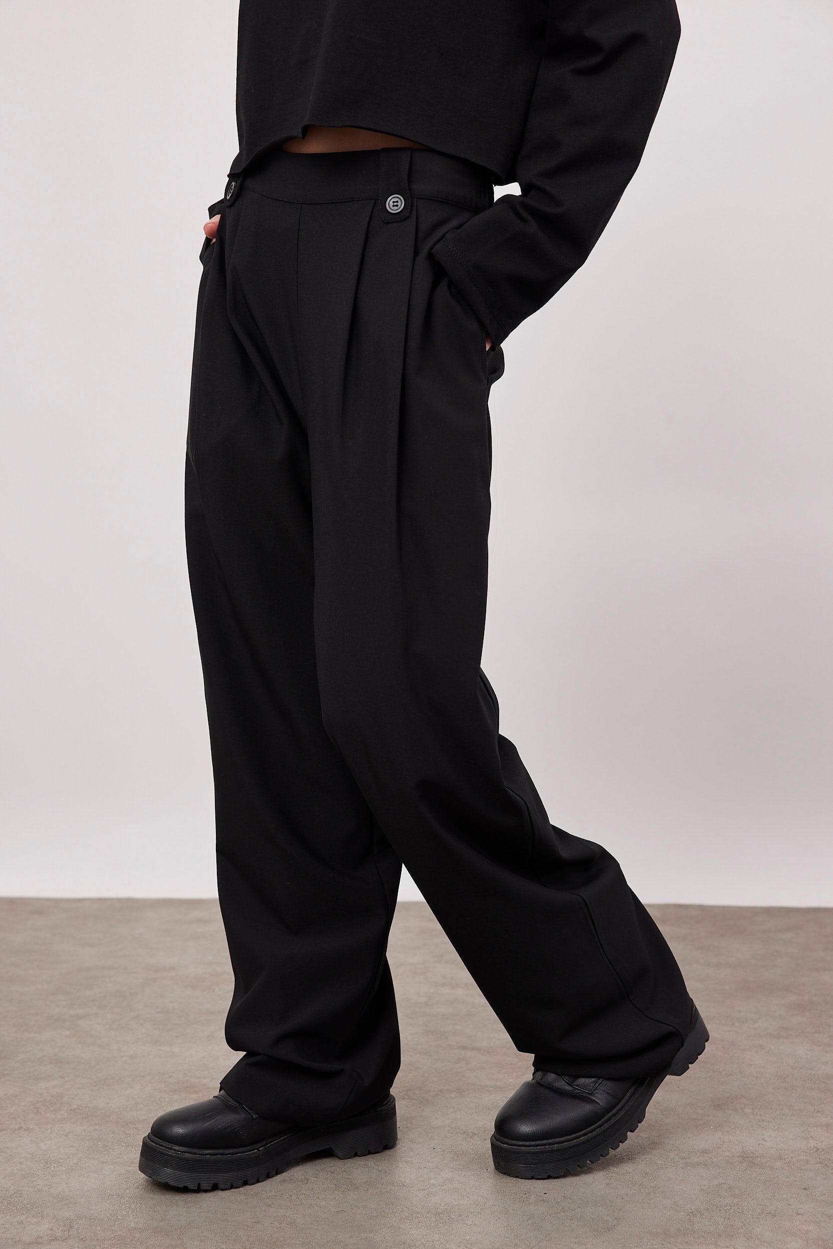 מכנסיים מחויטים מתרחבים