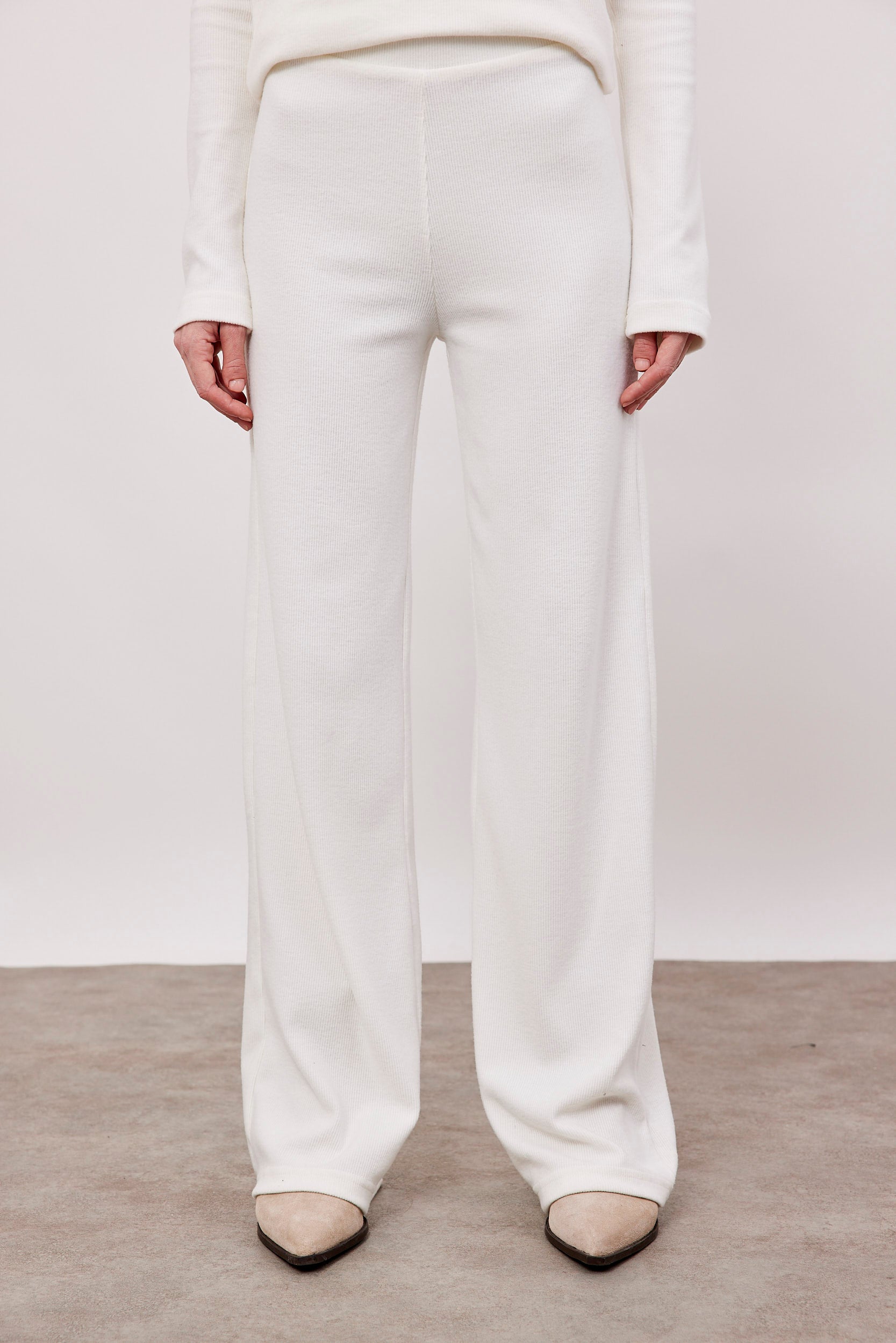 מכנסי סריג ארוכים בטקסטורה