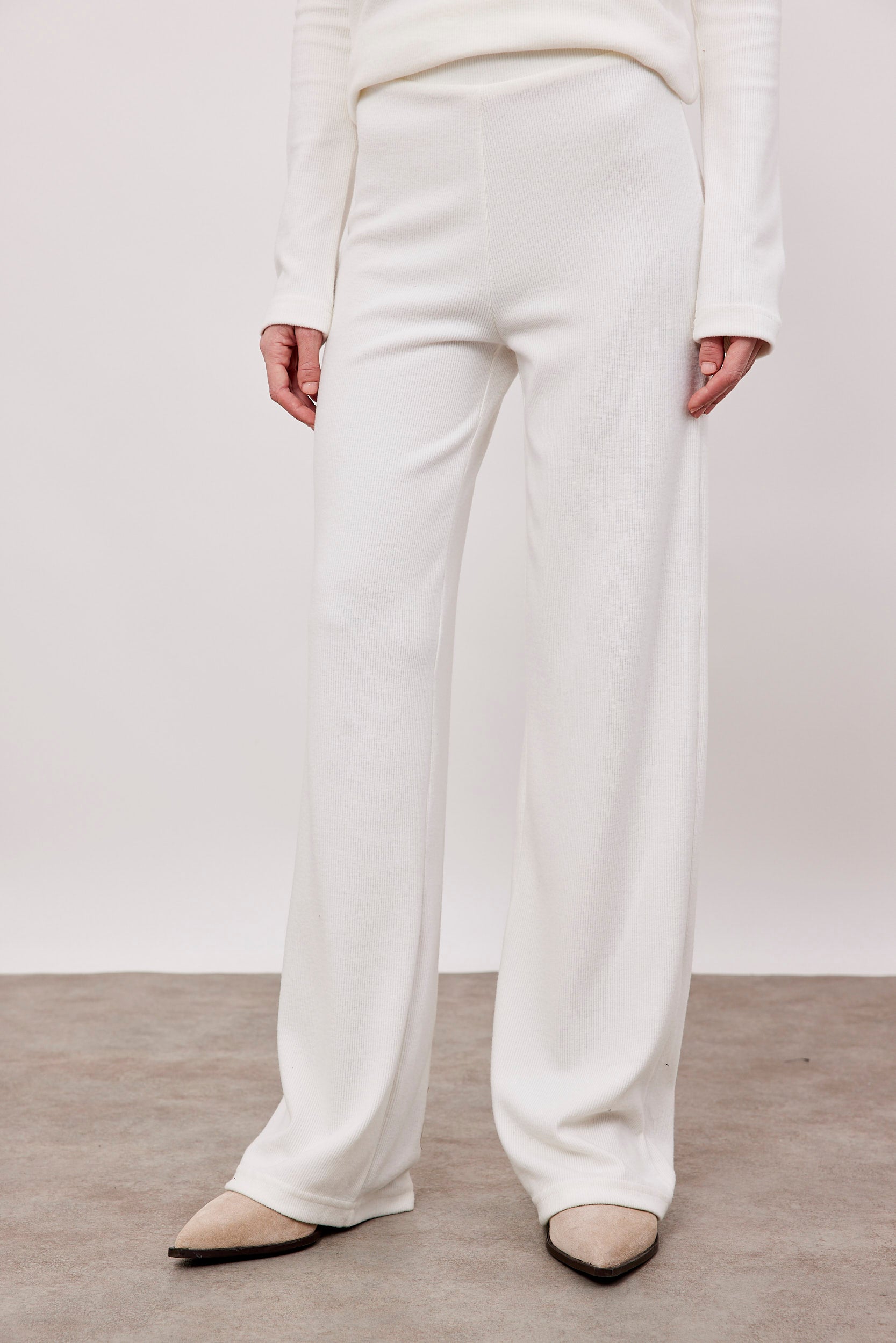 מכנסי סריג ארוכים בטקסטורה