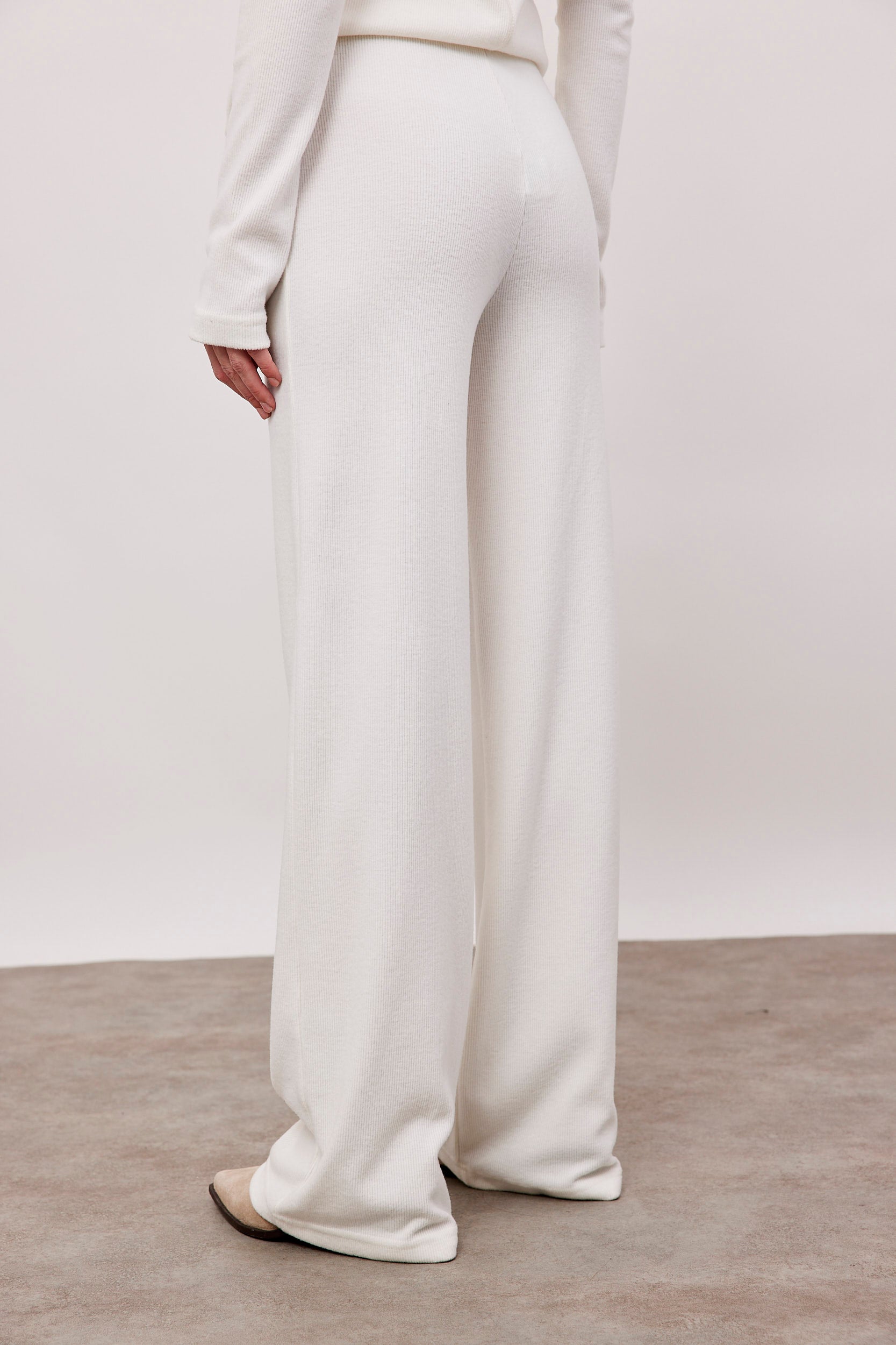 מכנסי סריג ארוכים בטקסטורה