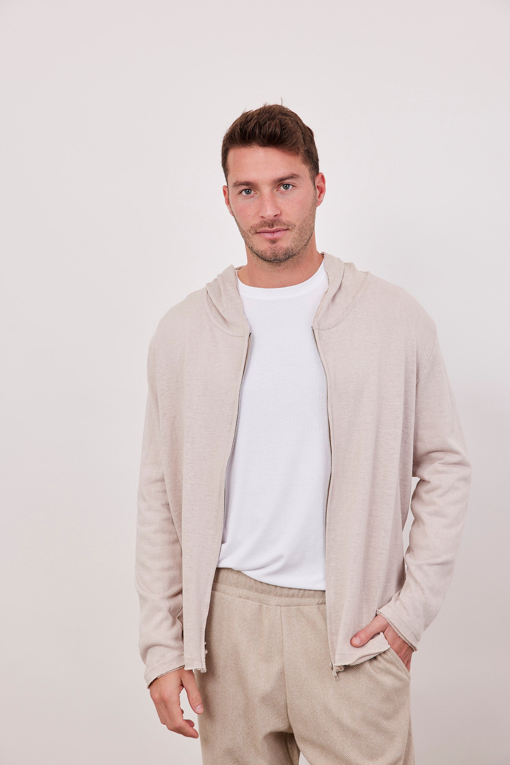 גקט קפוצון בסגירת רוכסן