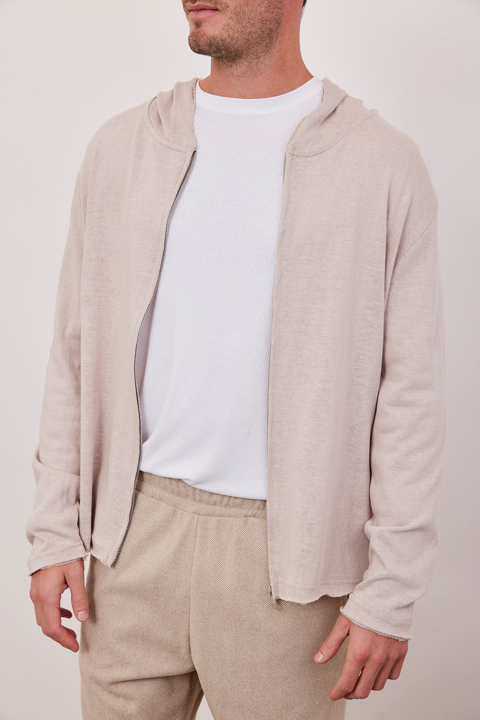 גקט קפוצון בסגירת רוכסן