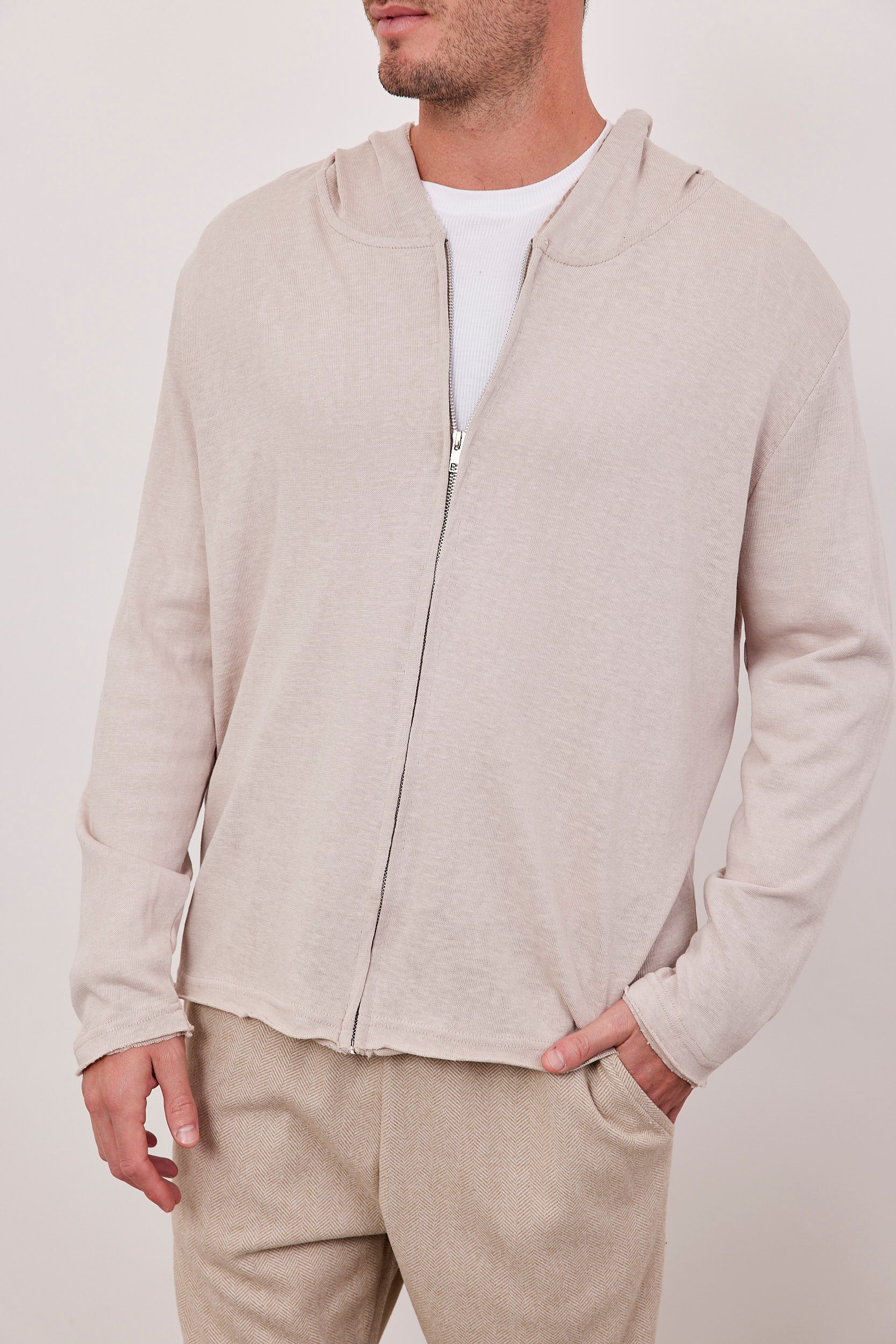 גקט קפוצון בסגירת רוכסן