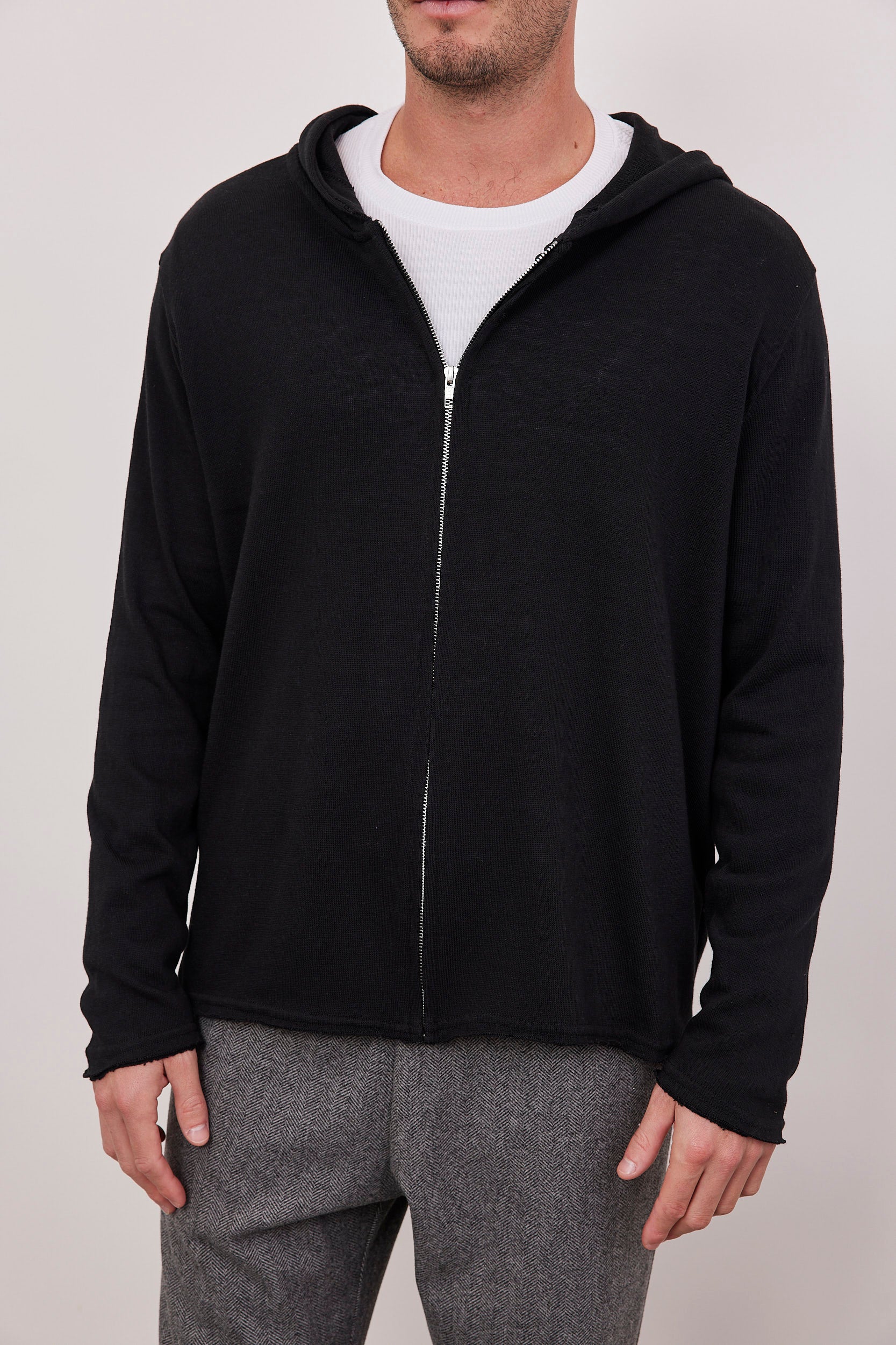 גקט קפוצון בסגירת רוכסן