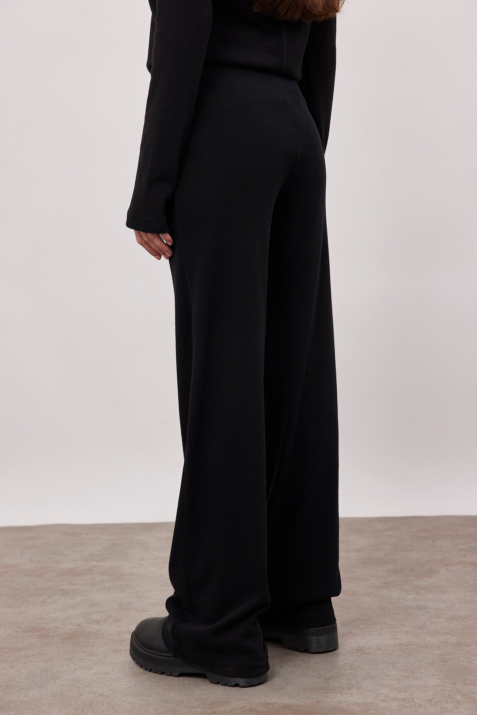 מכנסי סריג ארוכים בטקסטורה