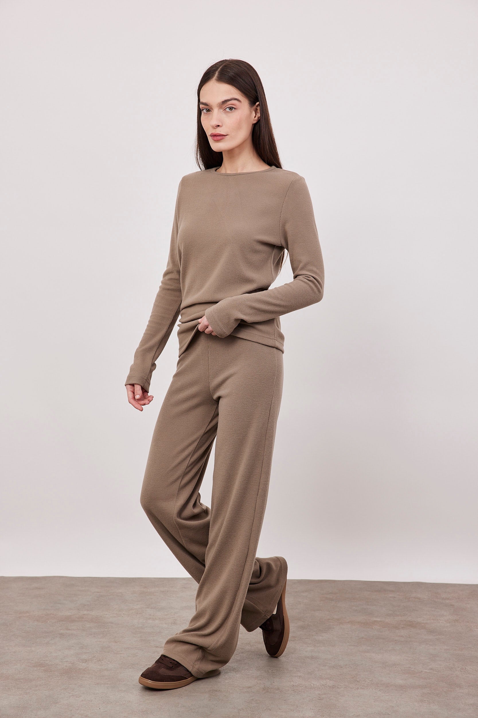 מכנסי סריג ארוכים בטקסטורה