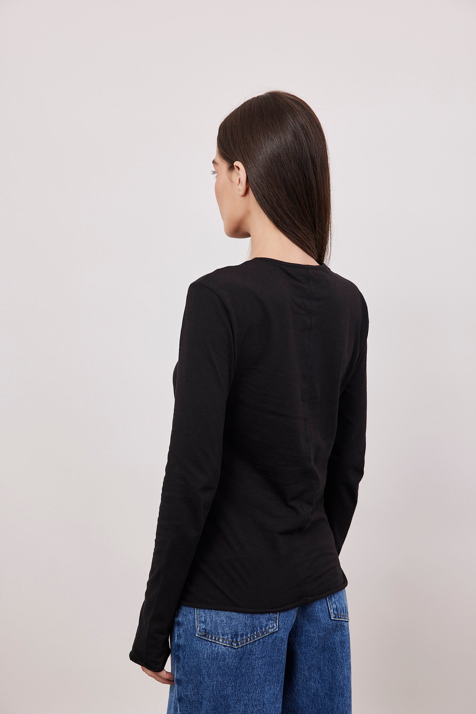 טי-שירט ארוכה בסיומת גזורה