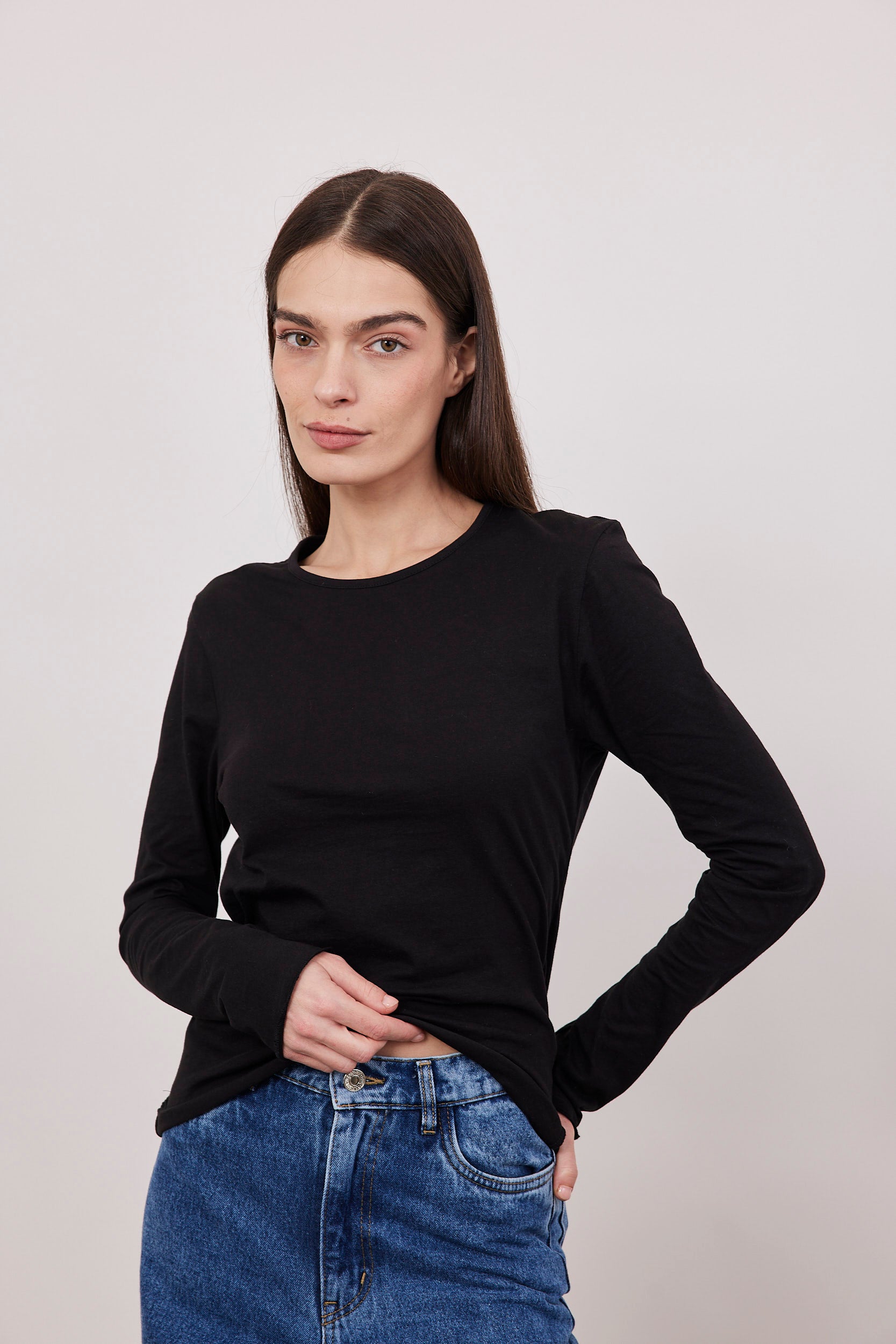 טי-שירט ארוכה בסיומת גזורה