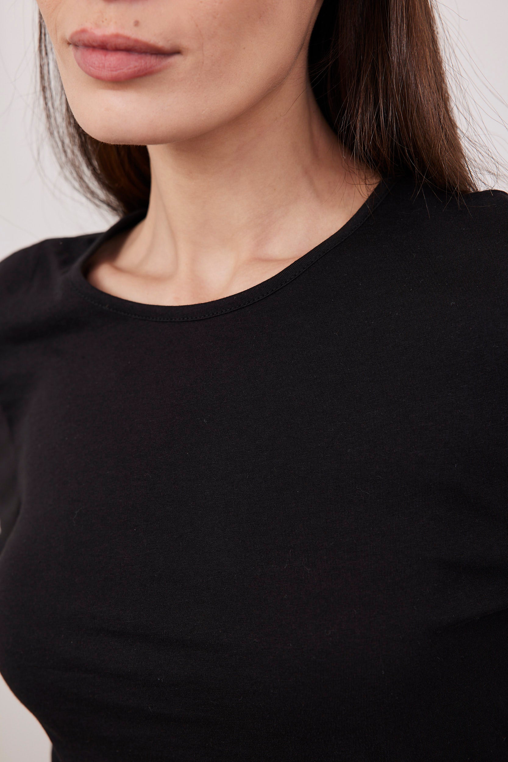 טי-שירט ארוכה בסיומת גזורה