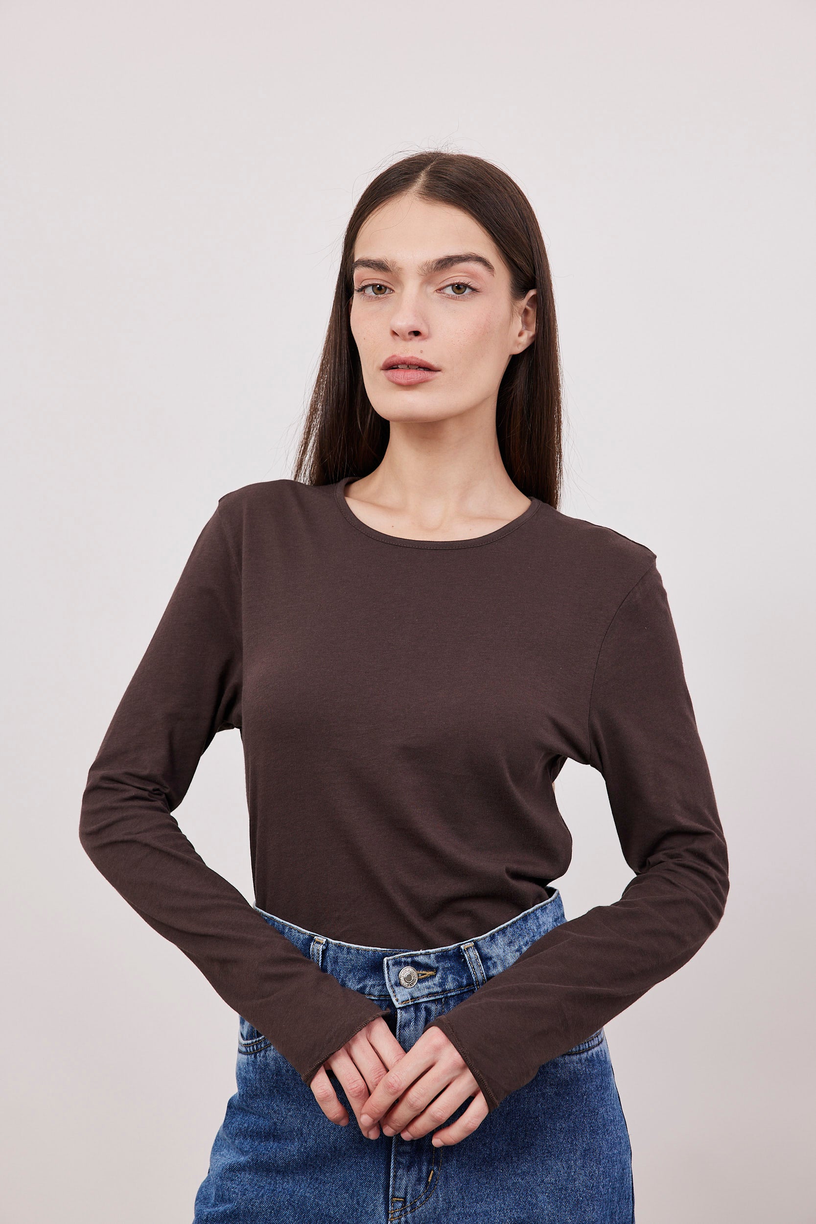 טי-שירט ארוכה בסיומת גזורה