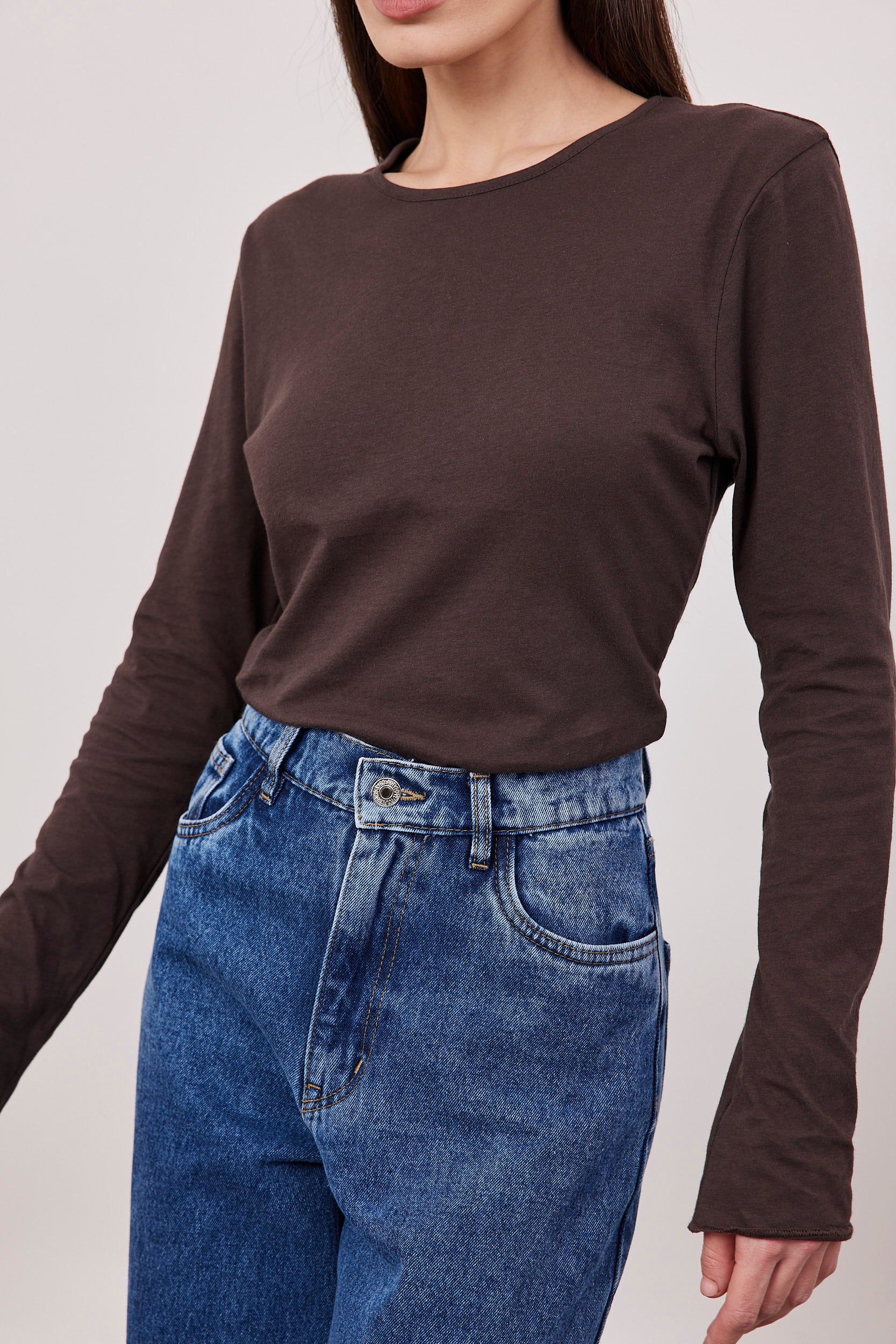 טי-שירט ארוכה בסיומת גזורה