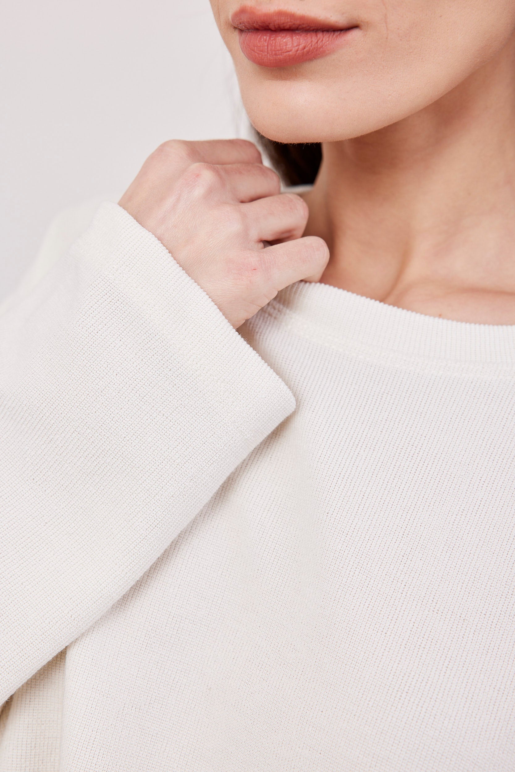 חולצת סריג קרופ