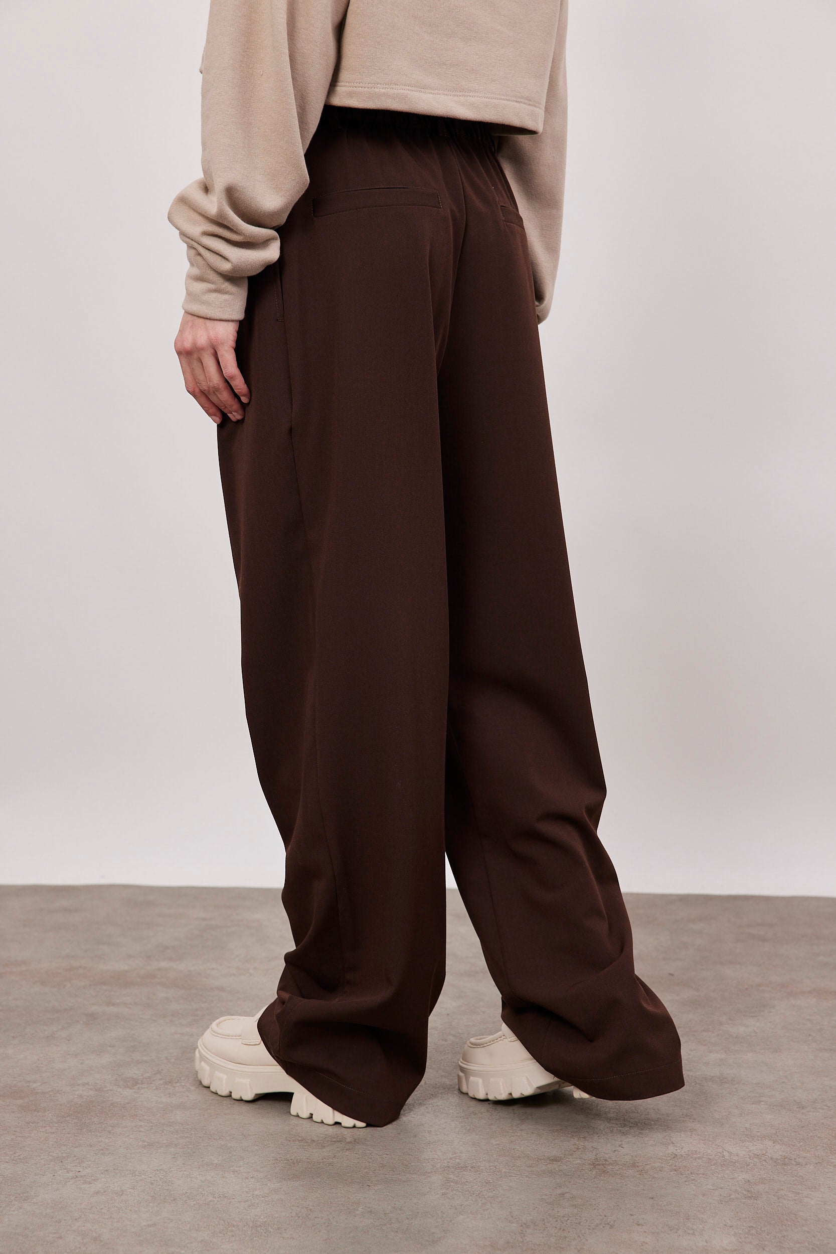 מכנסיים מחויטים מתרחבים