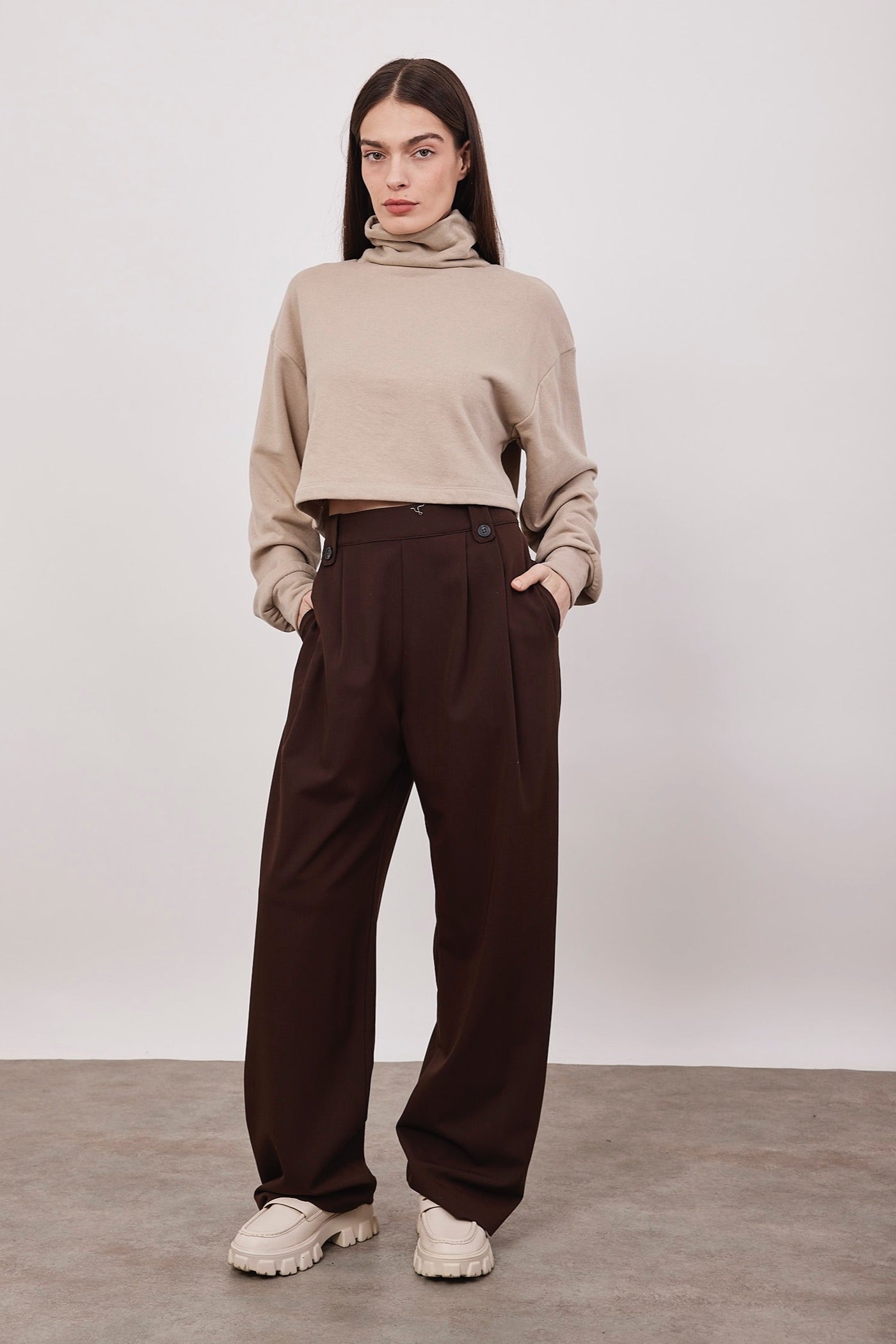 מכנסיים מחויטים מתרחבים