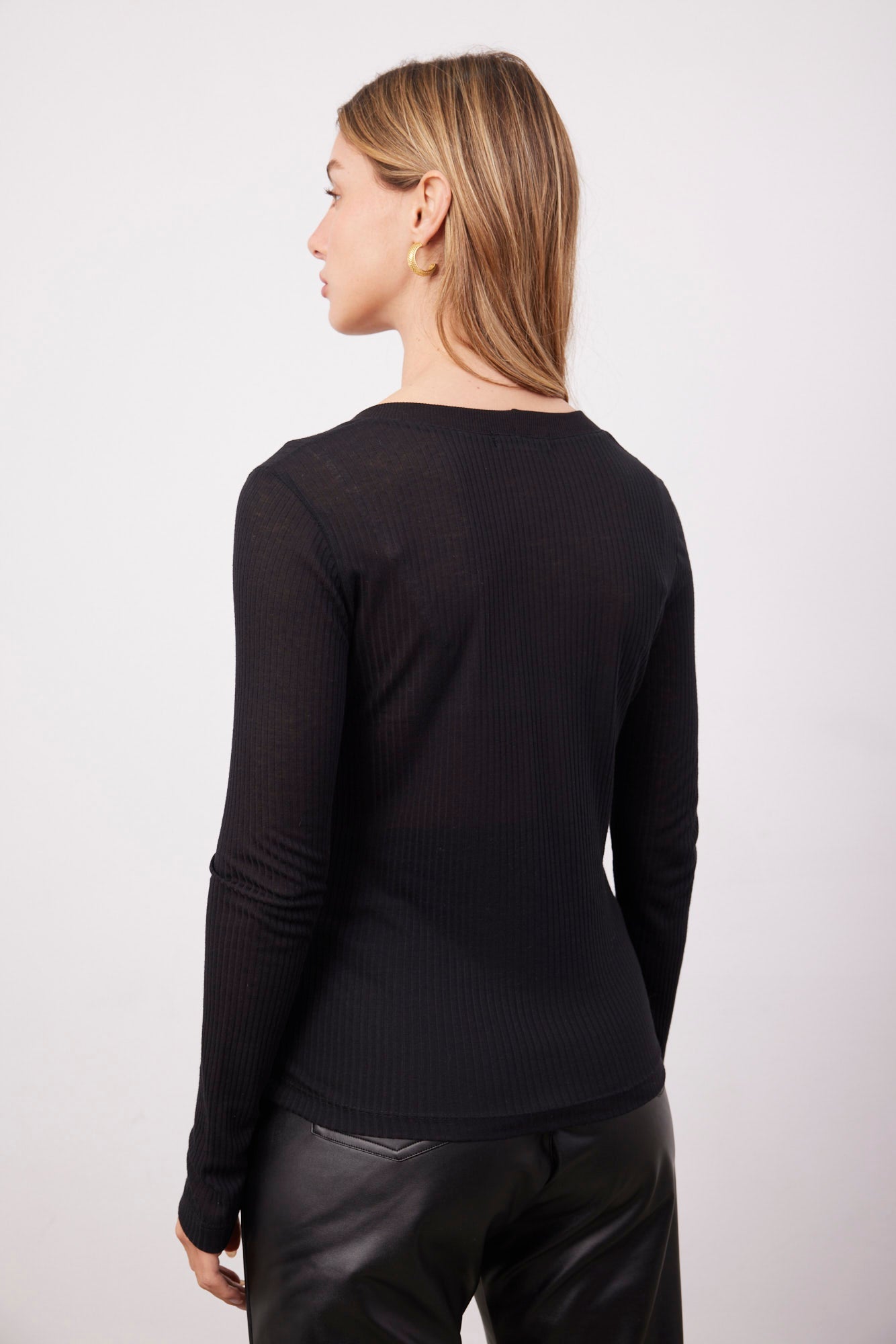 חולצה שקפקפה עם מחשוף עגול - ITAY BRANDS