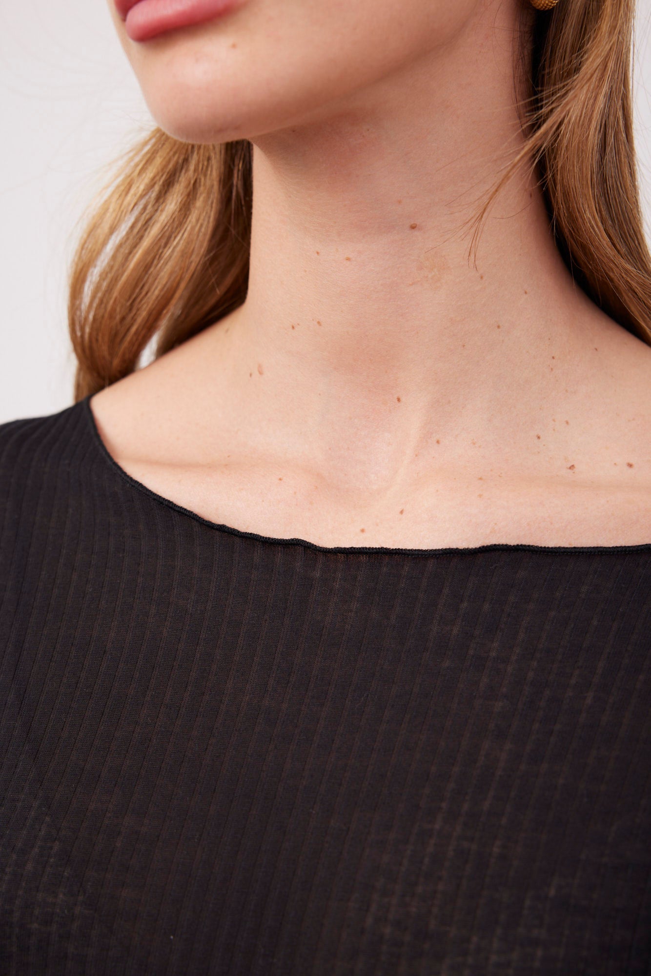 חולצה שקפקפה בסיומת בייבי לוק - ITAY BRANDS