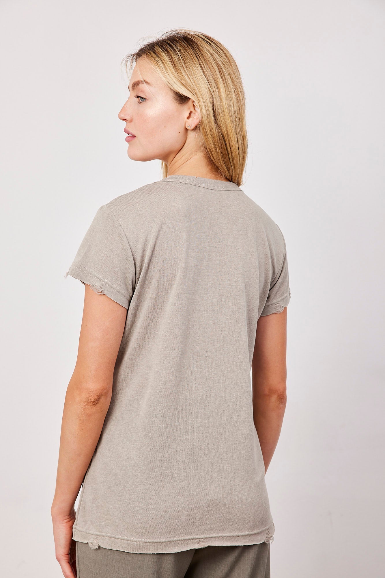 טי-שרט וי בסיומת פרומה - ITAY BRANDS