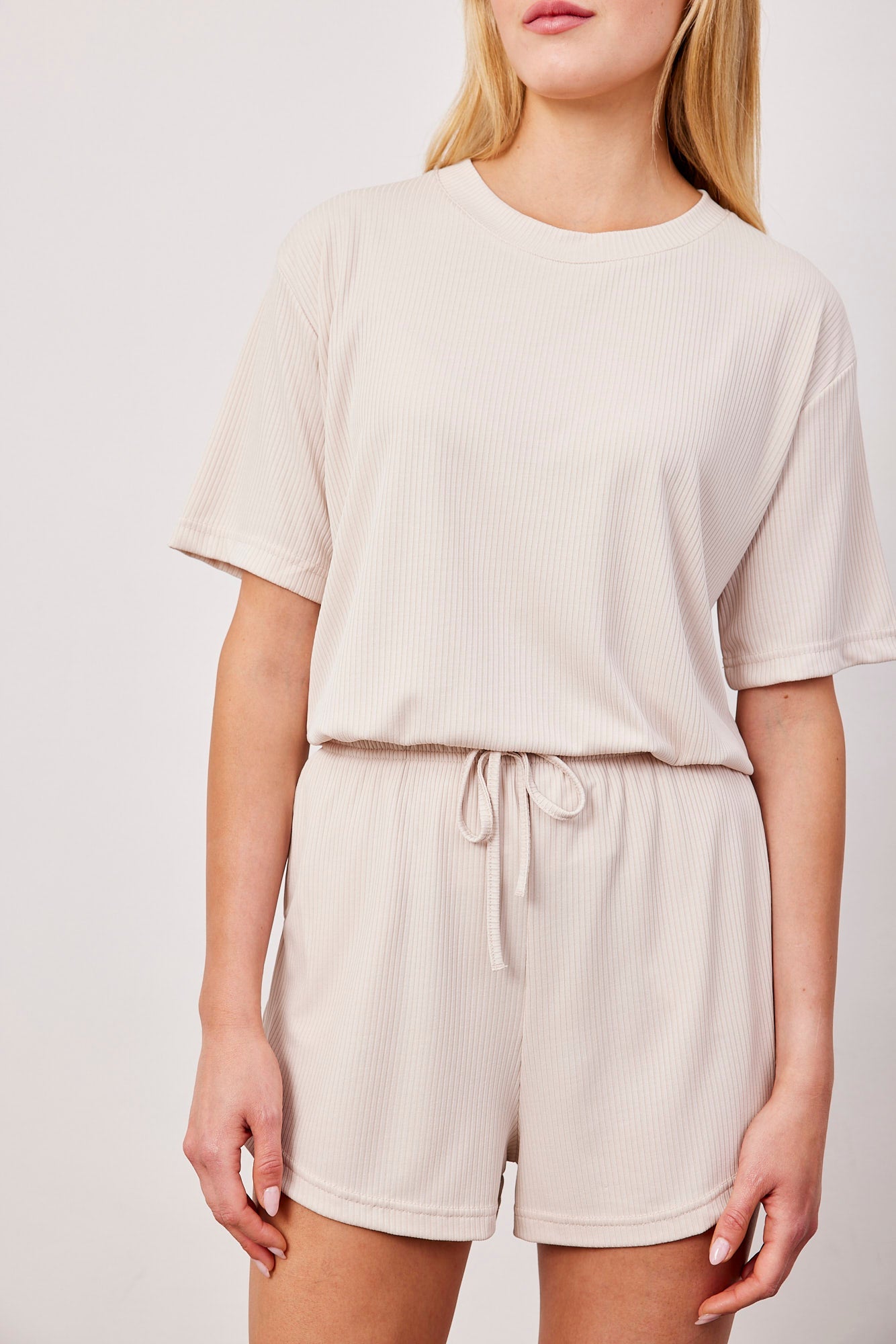 חליפת שורטס בטקסטורת פסים