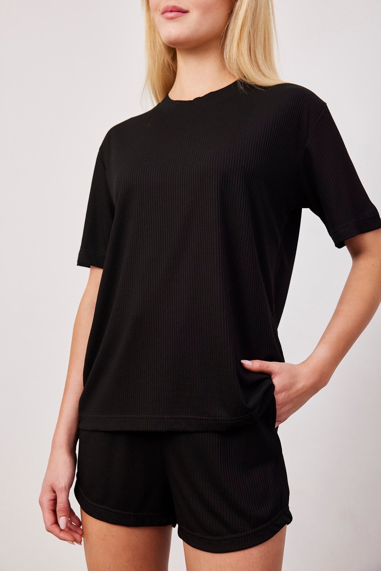 חליפת שורטס בטקסטורת פסים