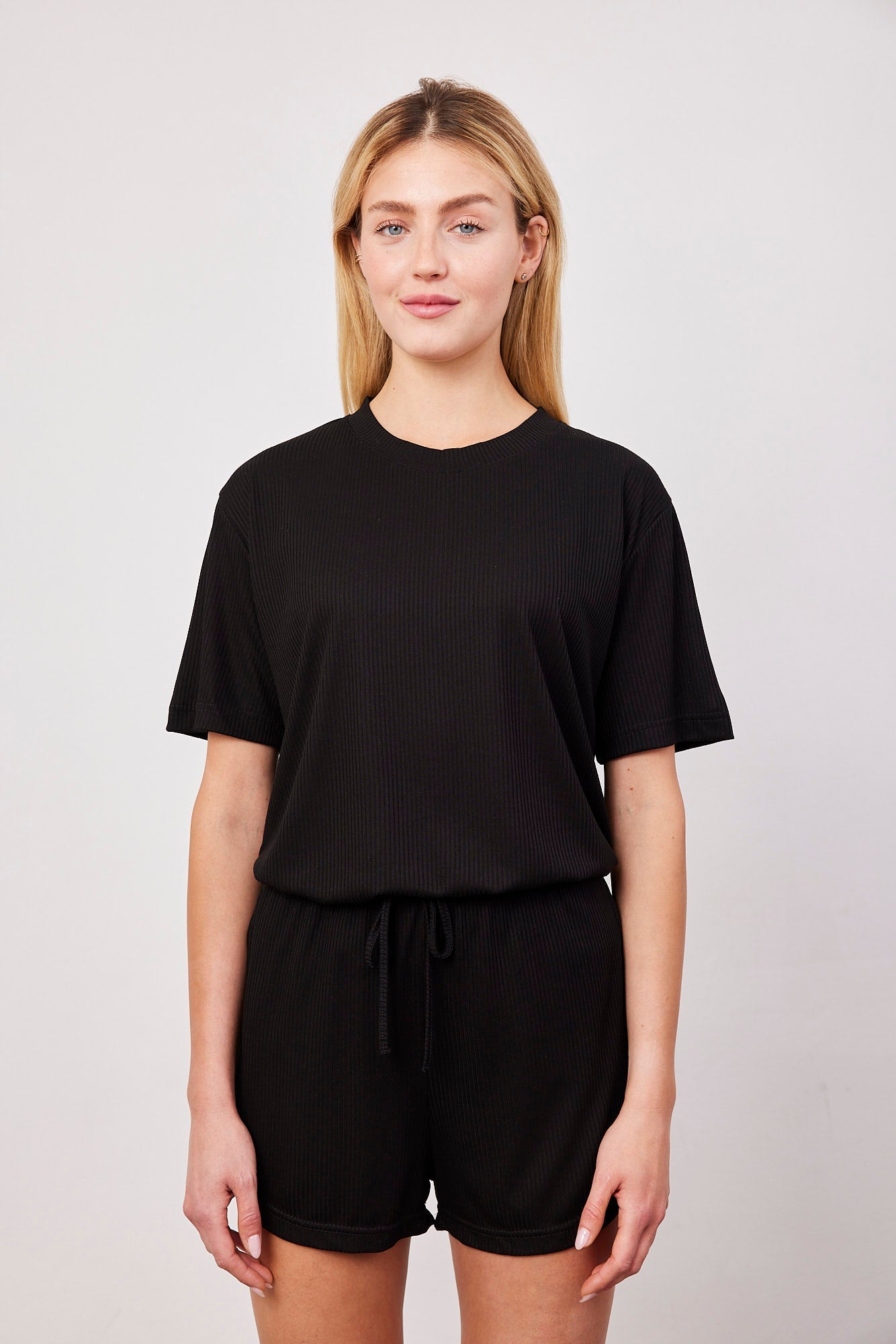 חליפת שורטס בטקסטורת פסים