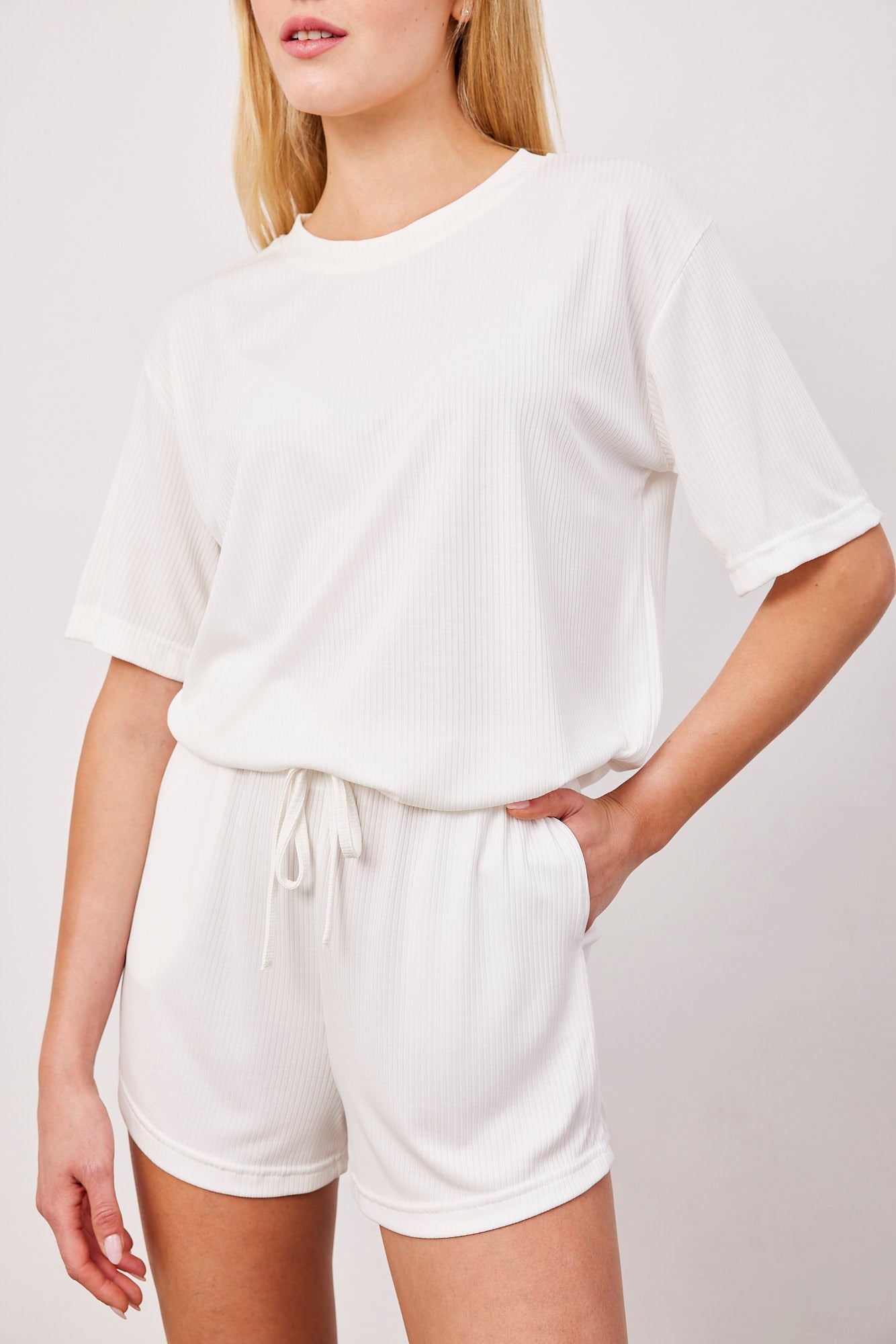 חליפת שורטס בטקסטורת פסים