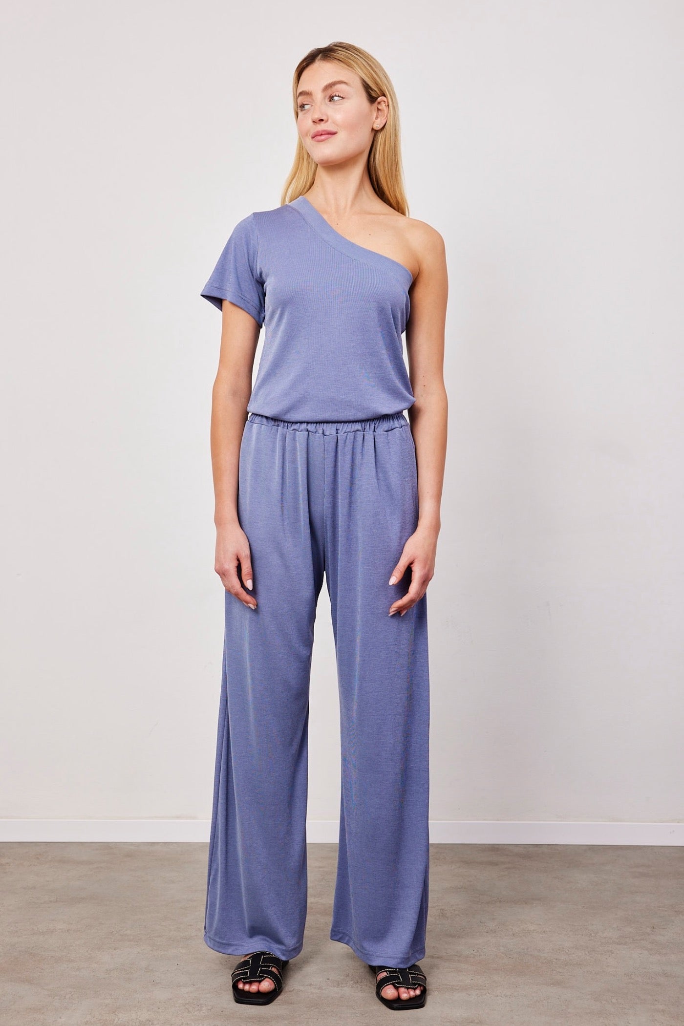 חליפת וואן שולדר מבד מודל - ITAY BRANDS