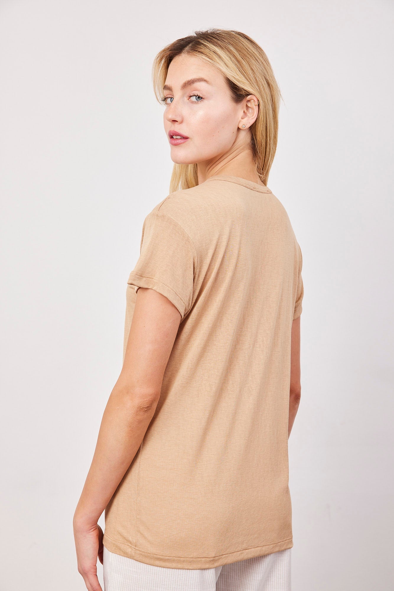 טי-שרט ניקי מבד שקפקף - ITAY BRANDS